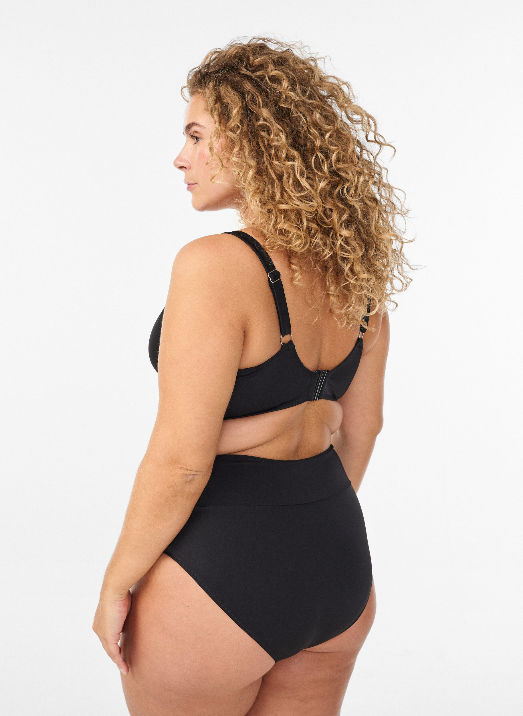 Zizzi Culotte de bikini avec d&eacute;tail crois&eacute;, Noir, Model image number 1