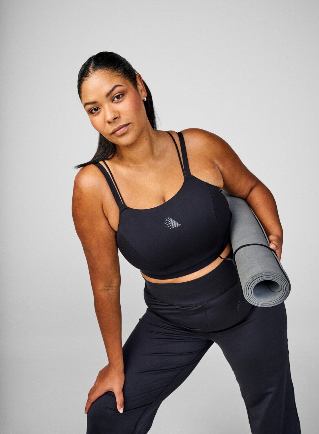 Sport-BH mit Kreuz-Detail auf dem R&uuml;cken, , Model