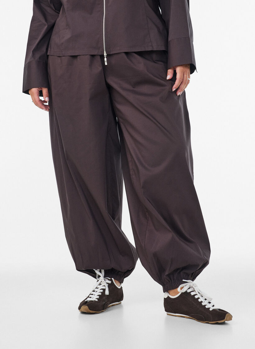 Ballonhose mit Taschen und elastischem Bund, Braun, Model image number 2