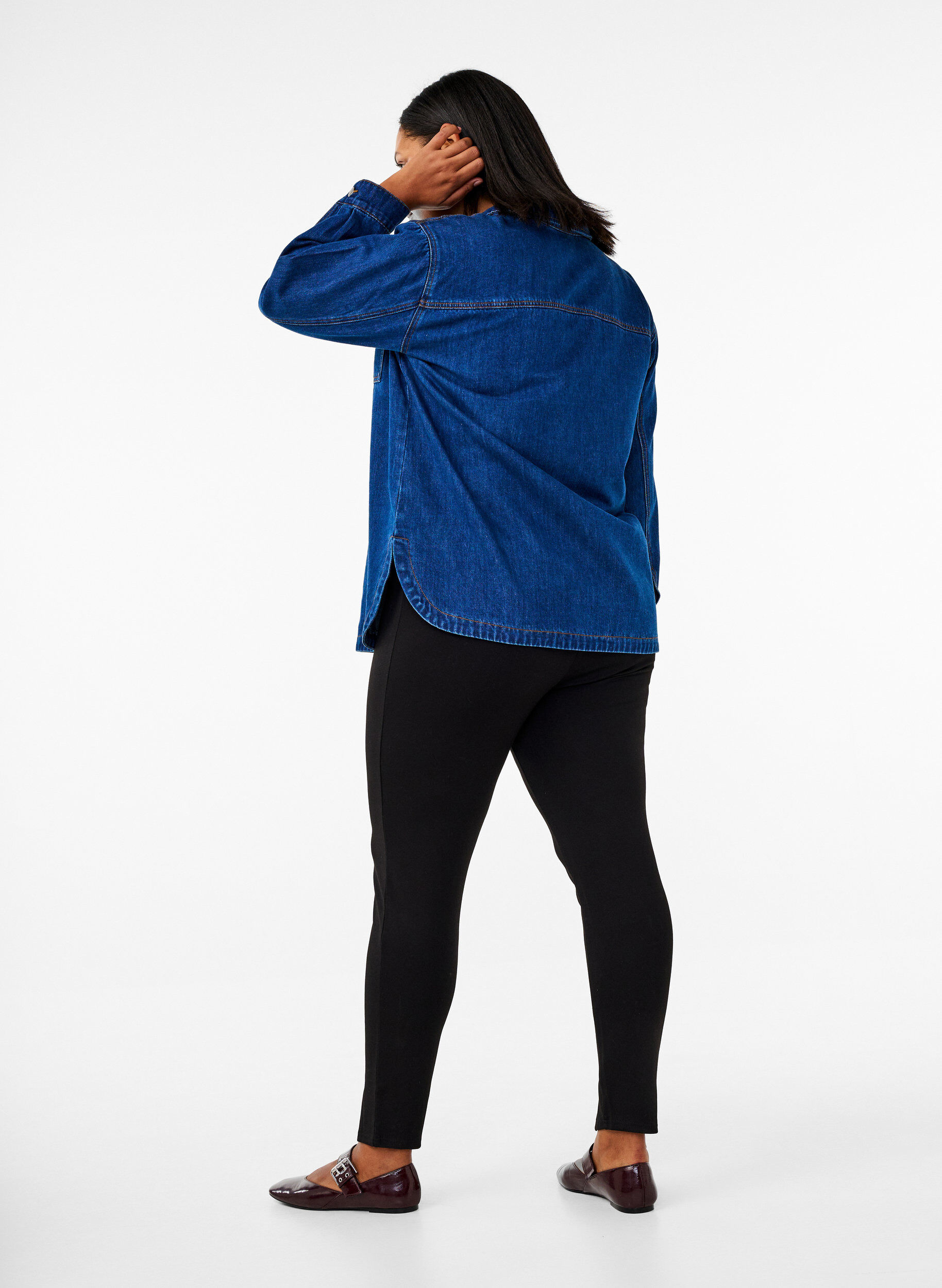 Zizzi Leggings aus Viskose mit einem Schlitz auf der Vorderseite, Schwarz, Model image number 1