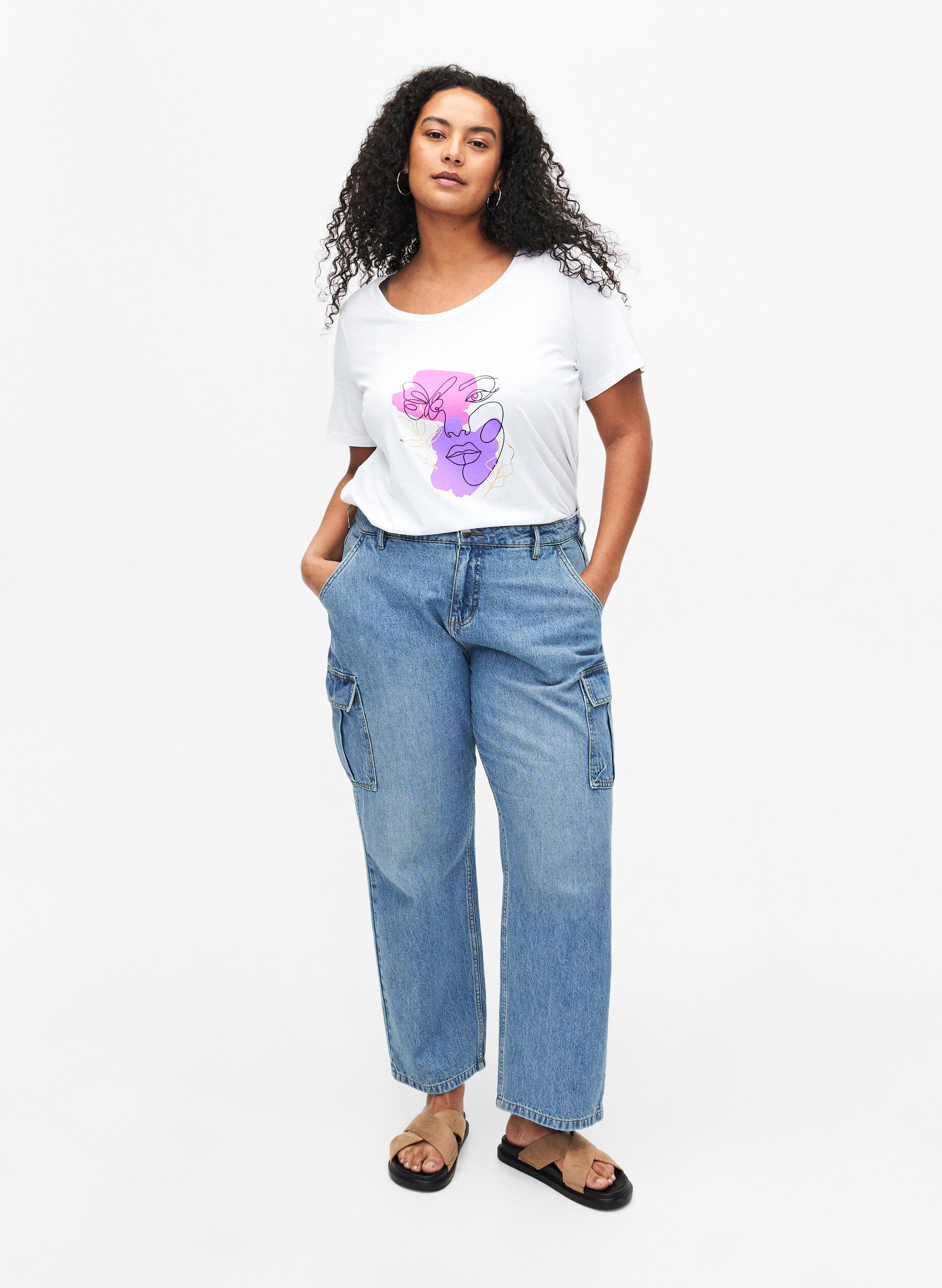 Zizzi Baumwoll-T-Shirt mit Motiv, B. White w. Face, Model image number 2