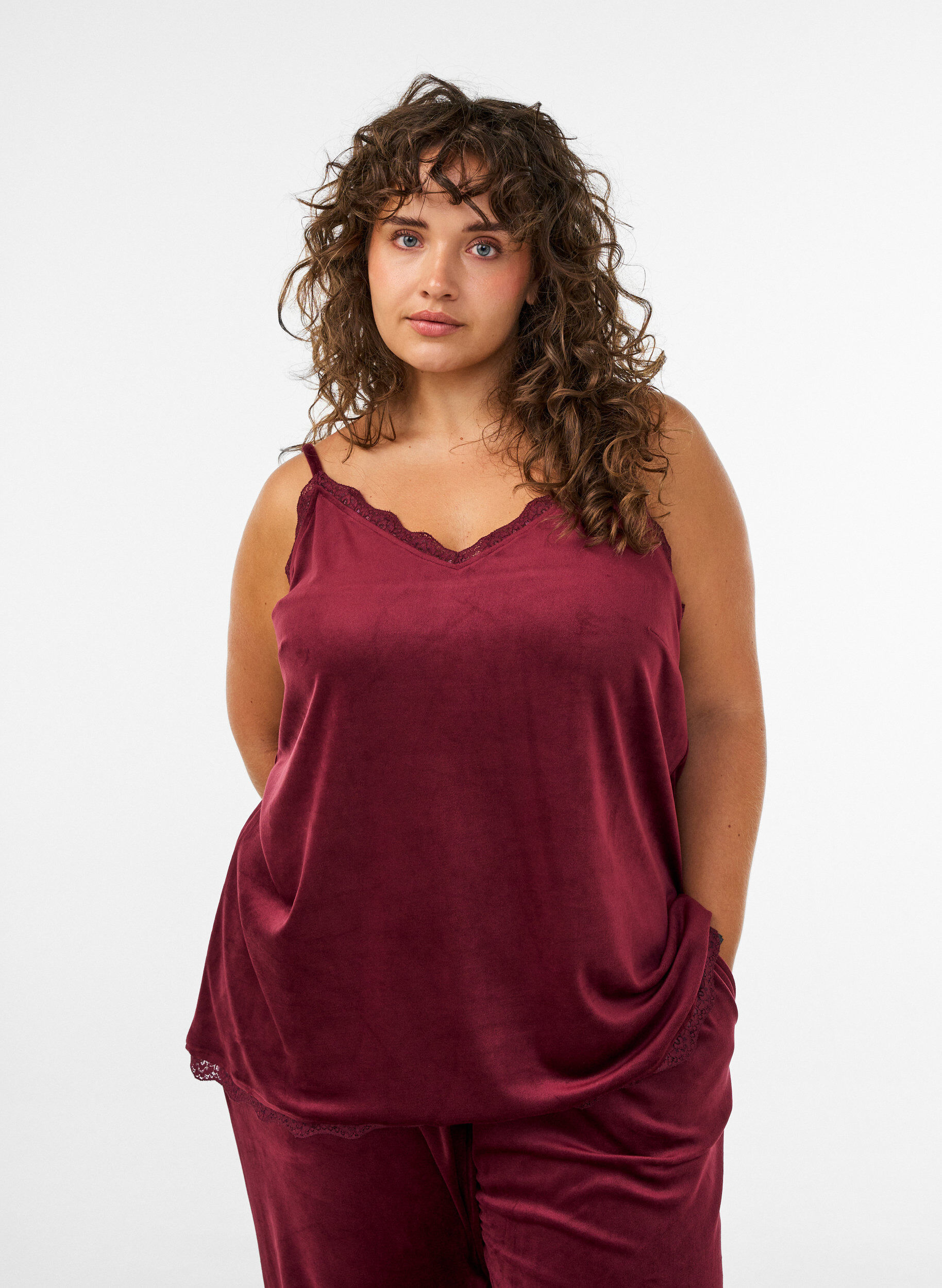 Top en velours avec bordure en dentelle, Bordeaux, Model
