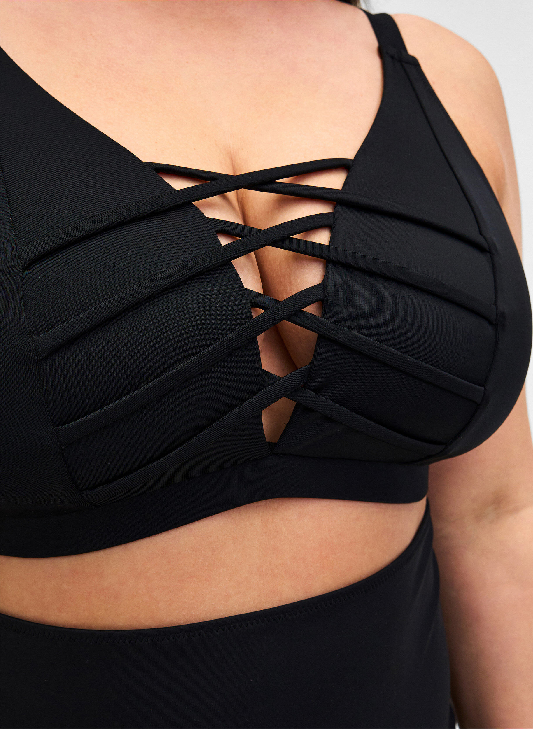 Zizzi Bikini Oberteil, Schwarz, Model image number 3