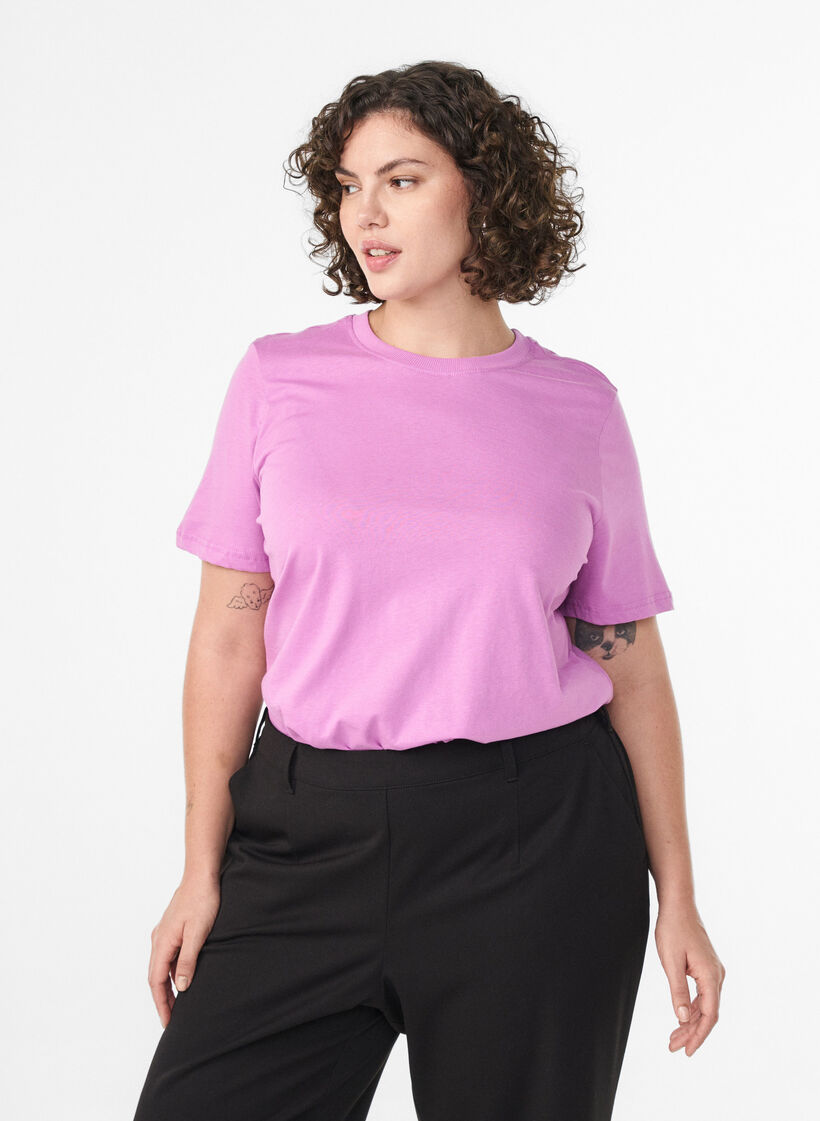 Basic-T-Shirt aus Baumwolle mit Rundhalsausschnitt, Lila, Model image number 0