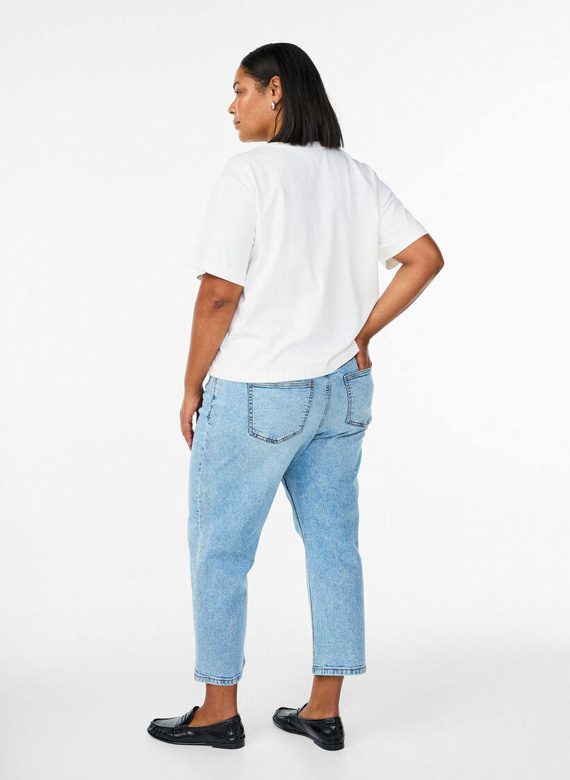 Jean court Vera avec d&eacute;tails us&eacute;s, Bleu Clair, Model image number 1