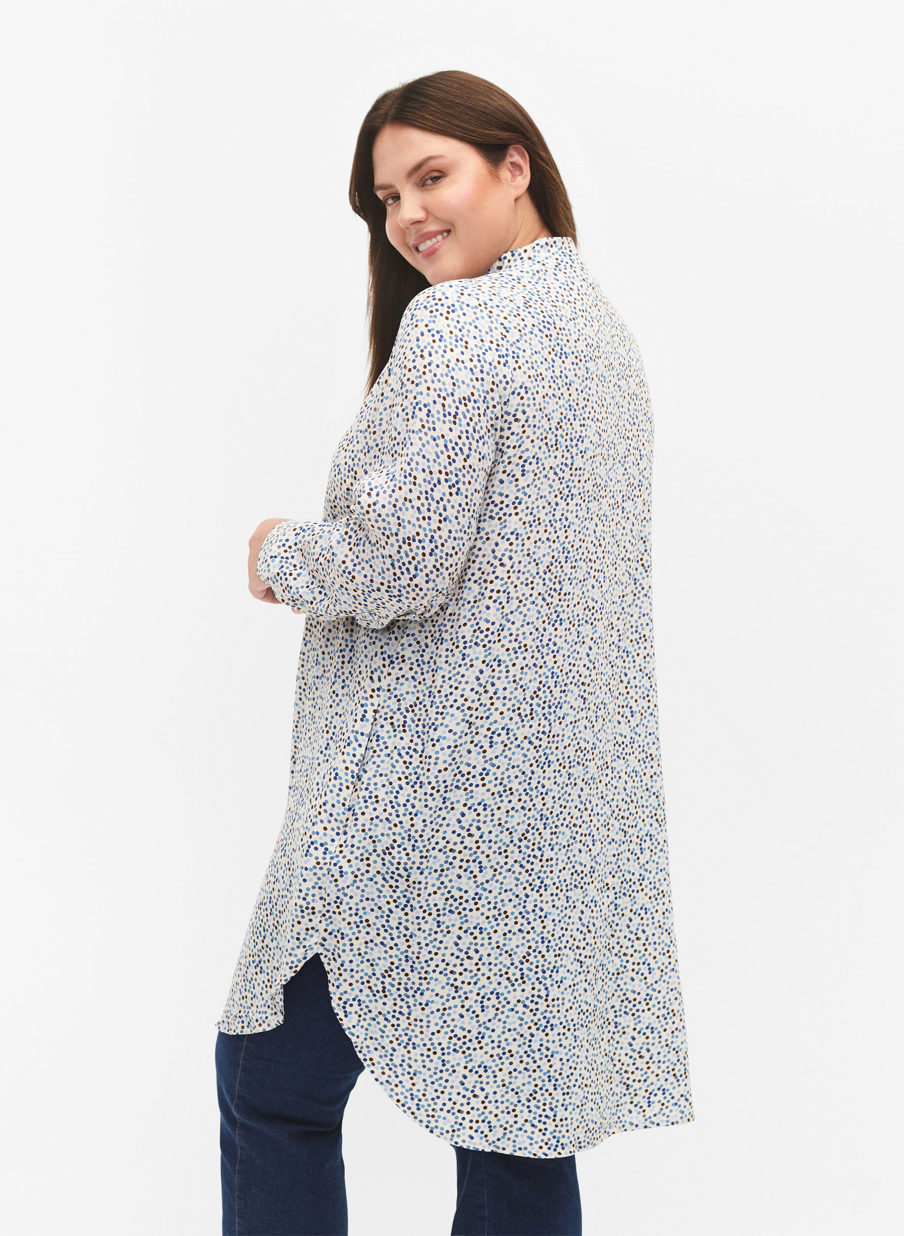 Zizzi Robe en viscose &agrave; pois avec boutons, Blue Dot AOP, Model image number 1