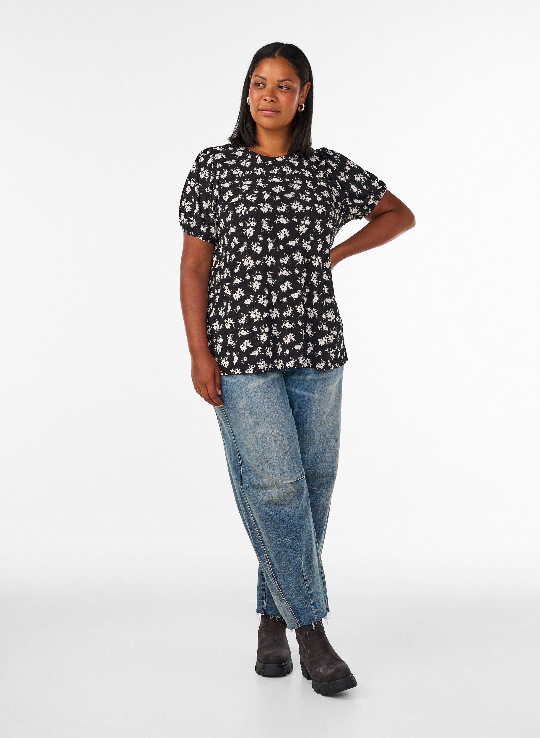 ZizziBluse mit langen &Auml;rmeln und gebl&uuml;mtem Print, Schwarz, Model image number 1
