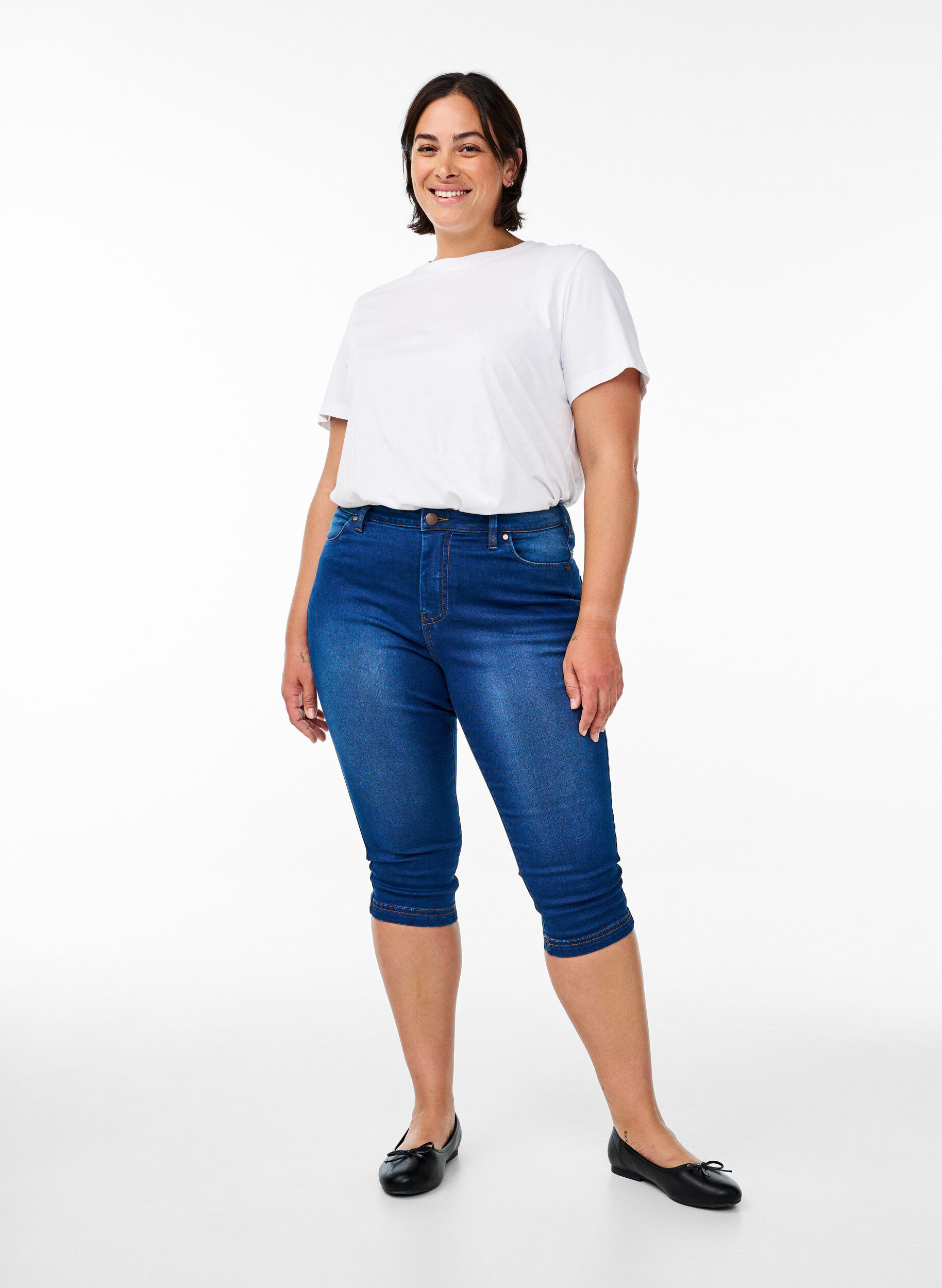Hoch taillierte Amy Capri Jeans mit Super Slim Fit, Blau, Model