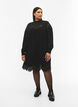 Robe en viscose avec ornements brod&eacute;s, Black, Model image number 3