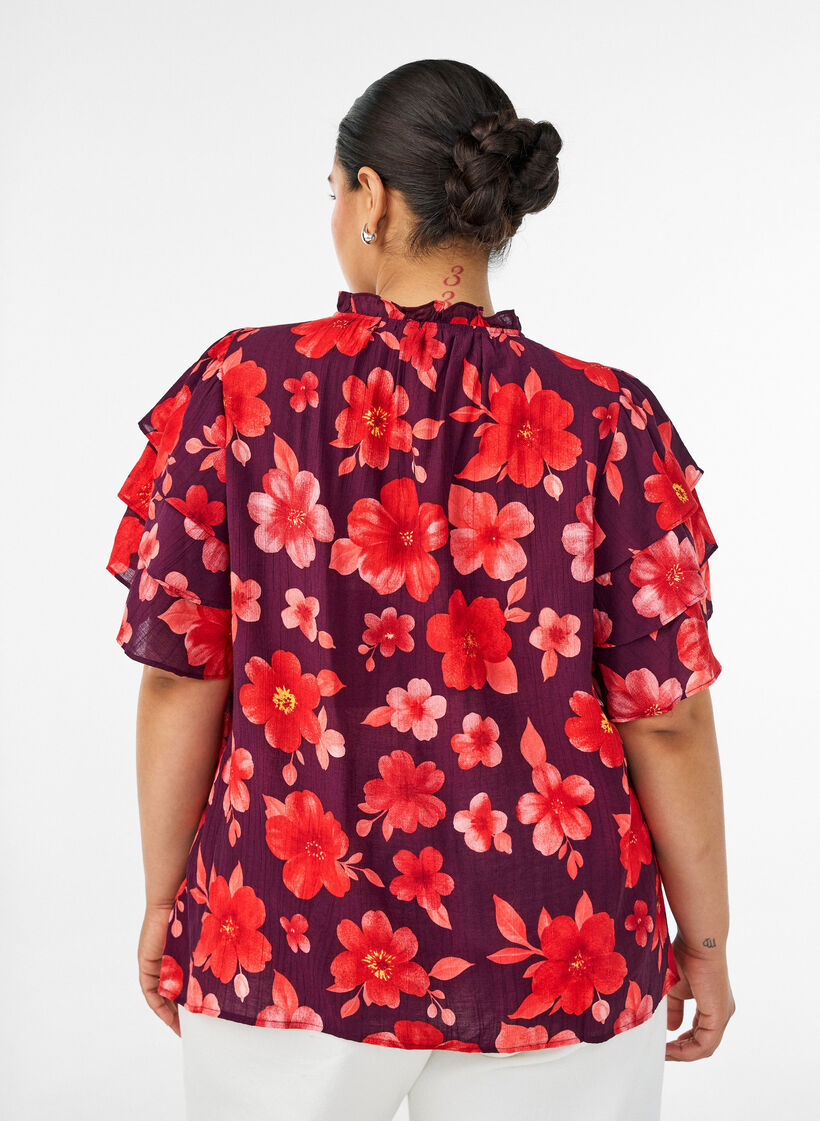 Gebl&uuml;mte Bluse aus Viskose mit R&uuml;schen&auml;rmeln, Lila, Model image number 2