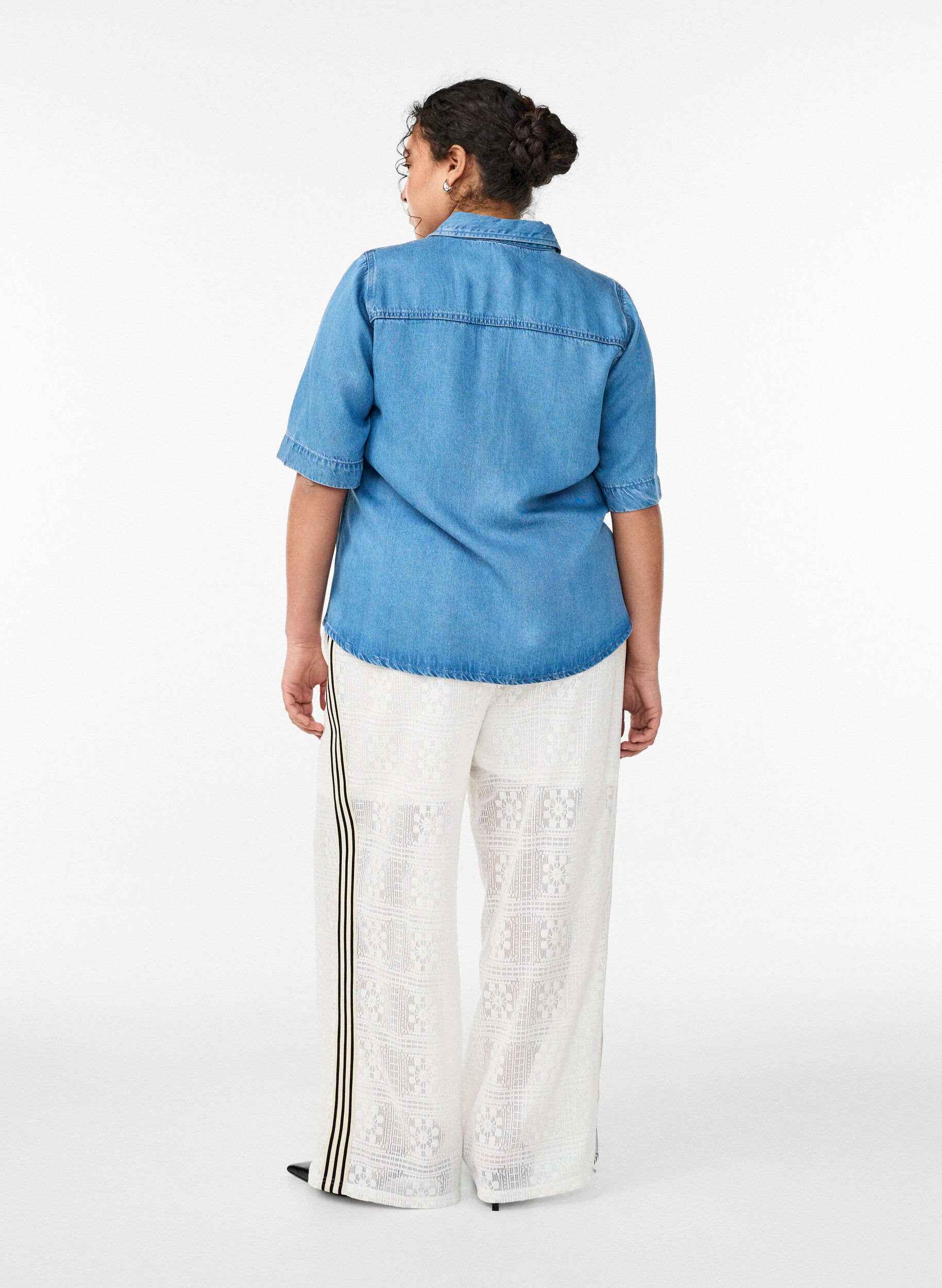 Zizzi Weite Spitzenhose mit Kontraststreifen, Wei&szlig;, Model image number 2