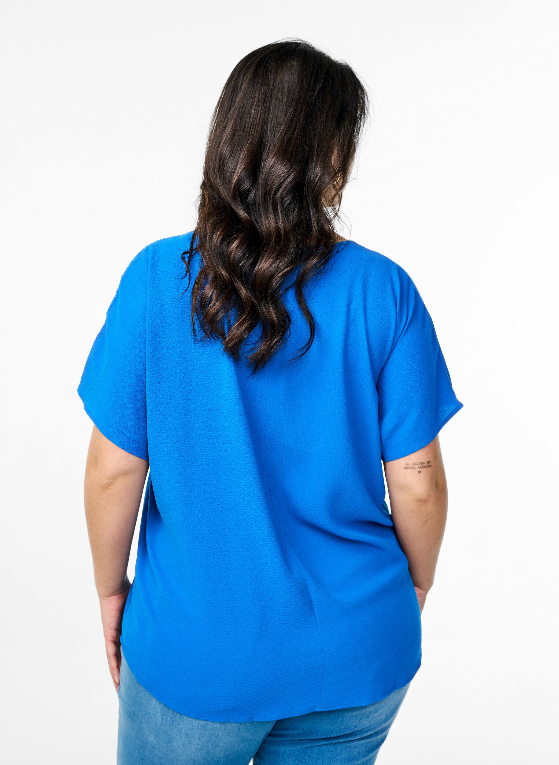 Zizzi Bluse mit kurzen &Auml;rmeln und Rundhalsausschnitt, Blau, Model image number 2