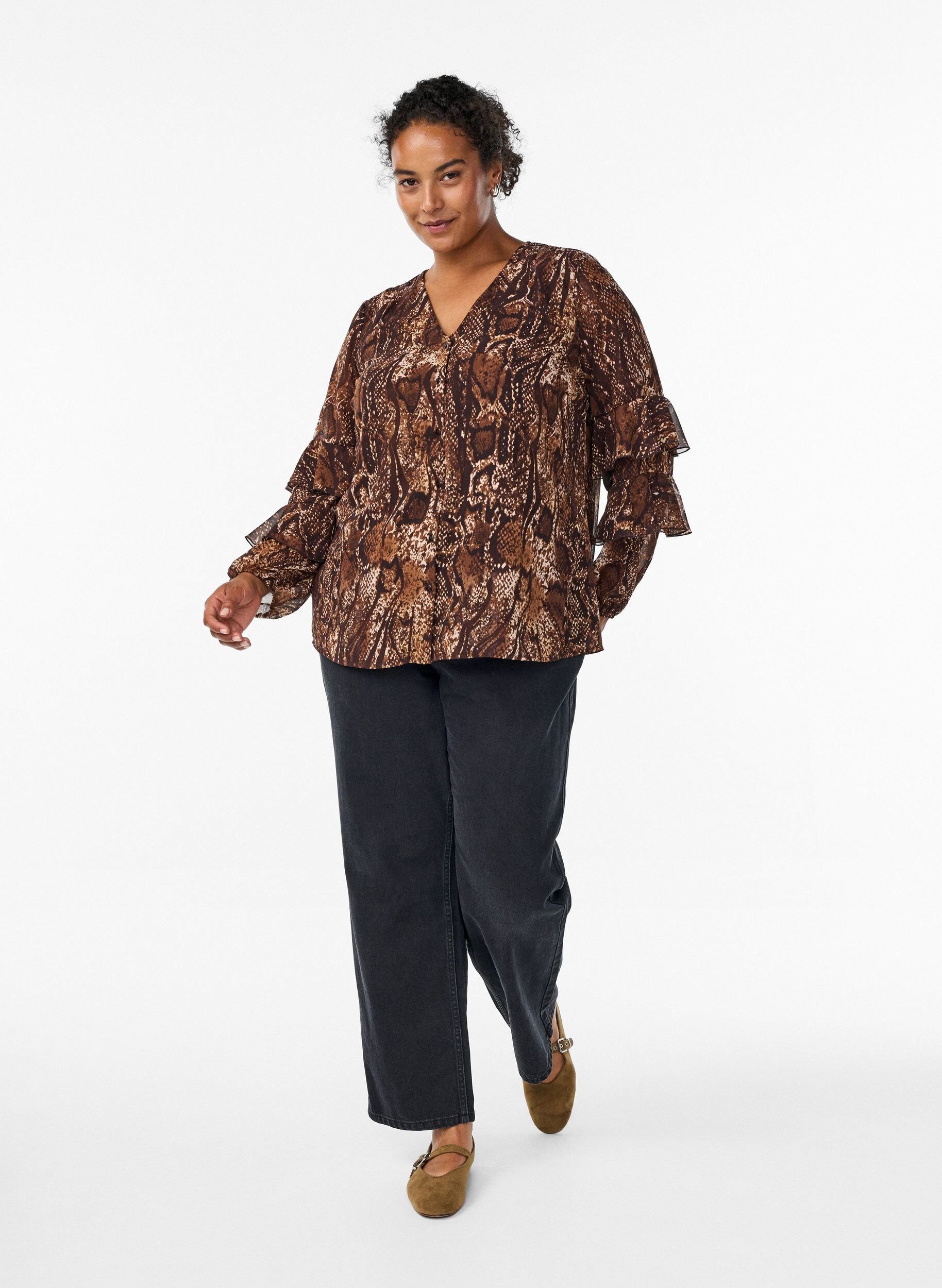 Zizzi Bluse mit Animal-Print und R&uuml;schen, Braun, Model image number 1