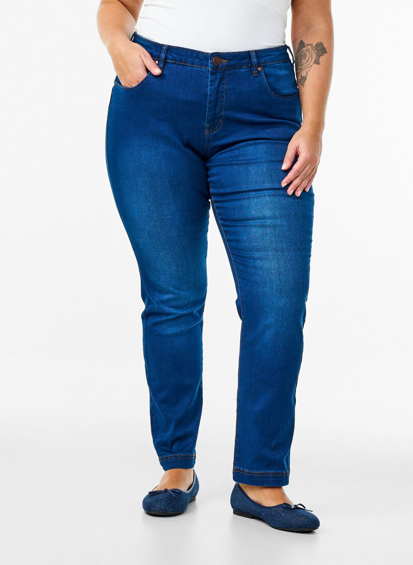 Schmale Passform Emily Jeans mit normaler Taille, Blau, Model image number 2
