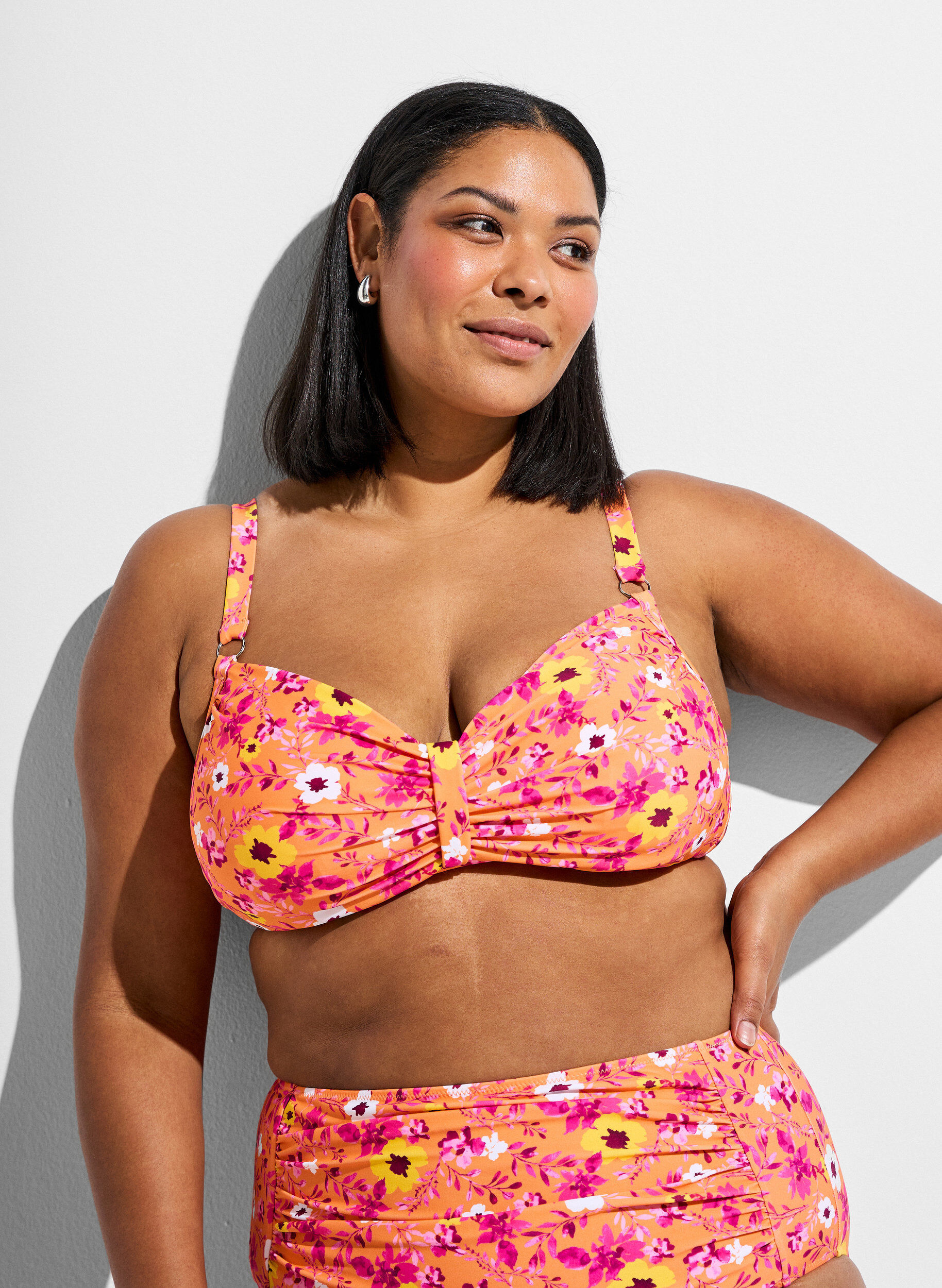 Haut de bikini avec armatures et imprim&eacute;, Orange, Model