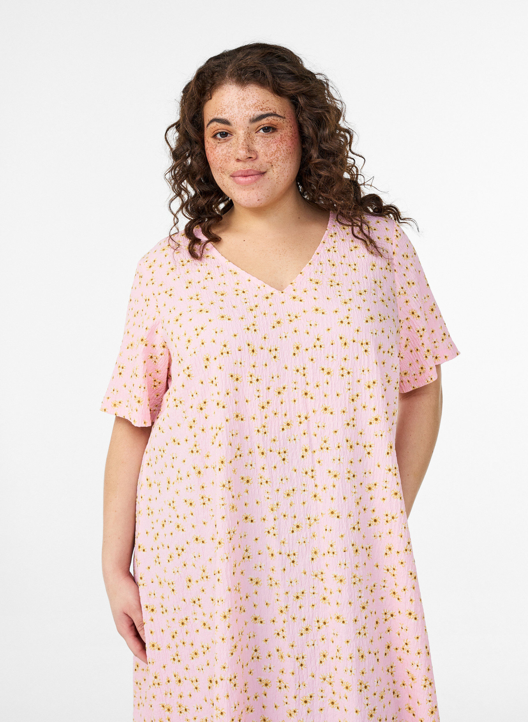 Zizzi FLASH - Robe &agrave; manches courtes avec col en V, Rose, Model image number 2