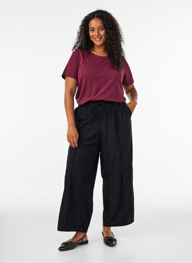Pantalon en velours c&ocirc;tel&eacute; &agrave; coupe ample et taille haute, Noir, Model image number 0