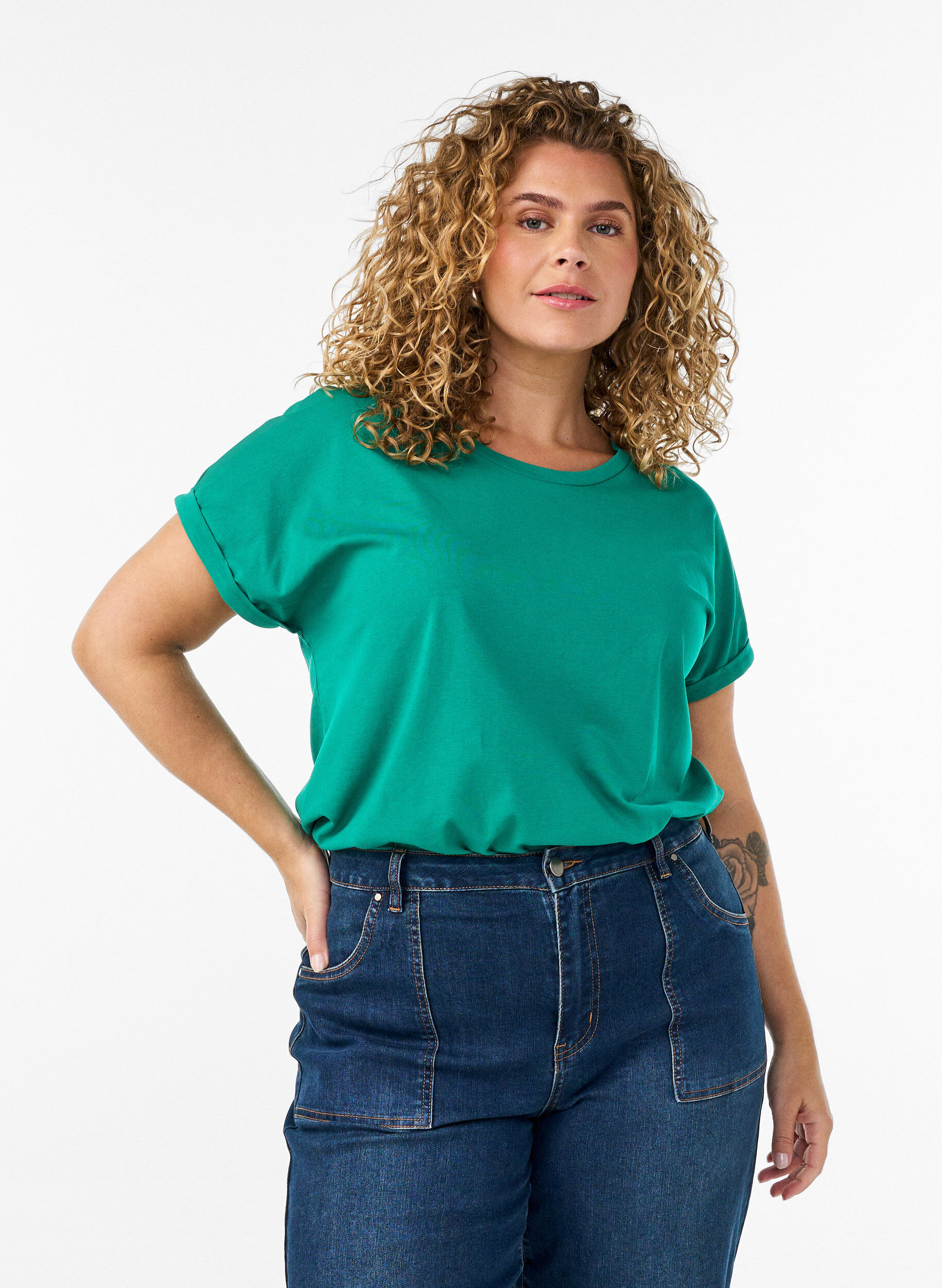 Kurz&auml;rmeliges T-Shirt aus einer Baumwollmischung, Gr&uuml;n, Model