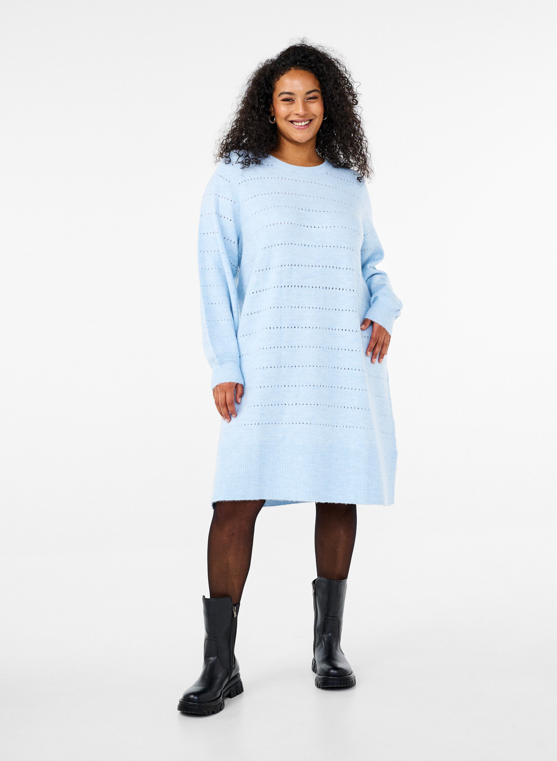Zizzi Strickkleid mit Schlitzen und Lochmuster, Cashmere Blue Mel., Model image number 2