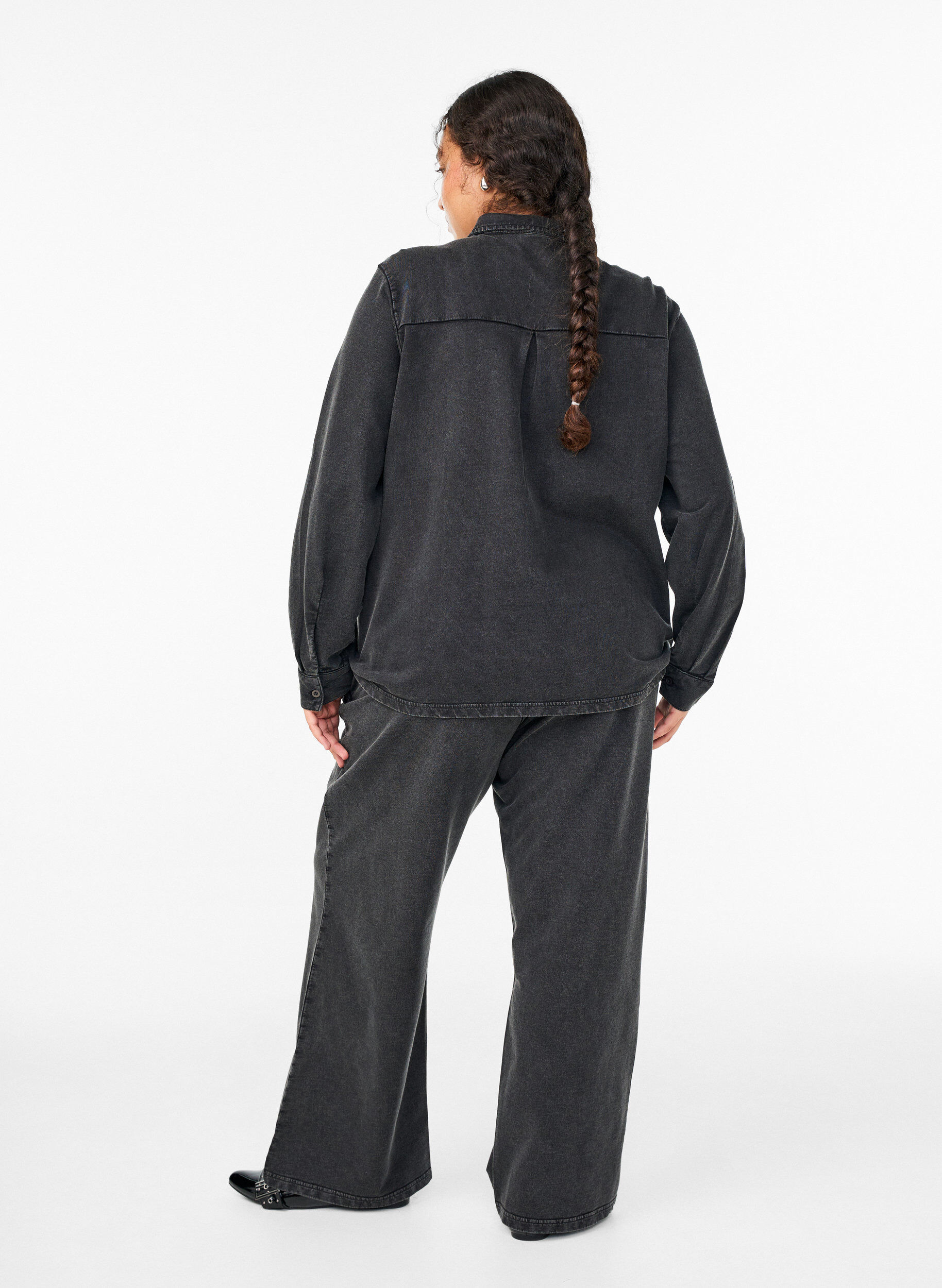 Zizzi Jogginghose mit weitem Bein und Washed-Effekt, Grau, Model image number 1
