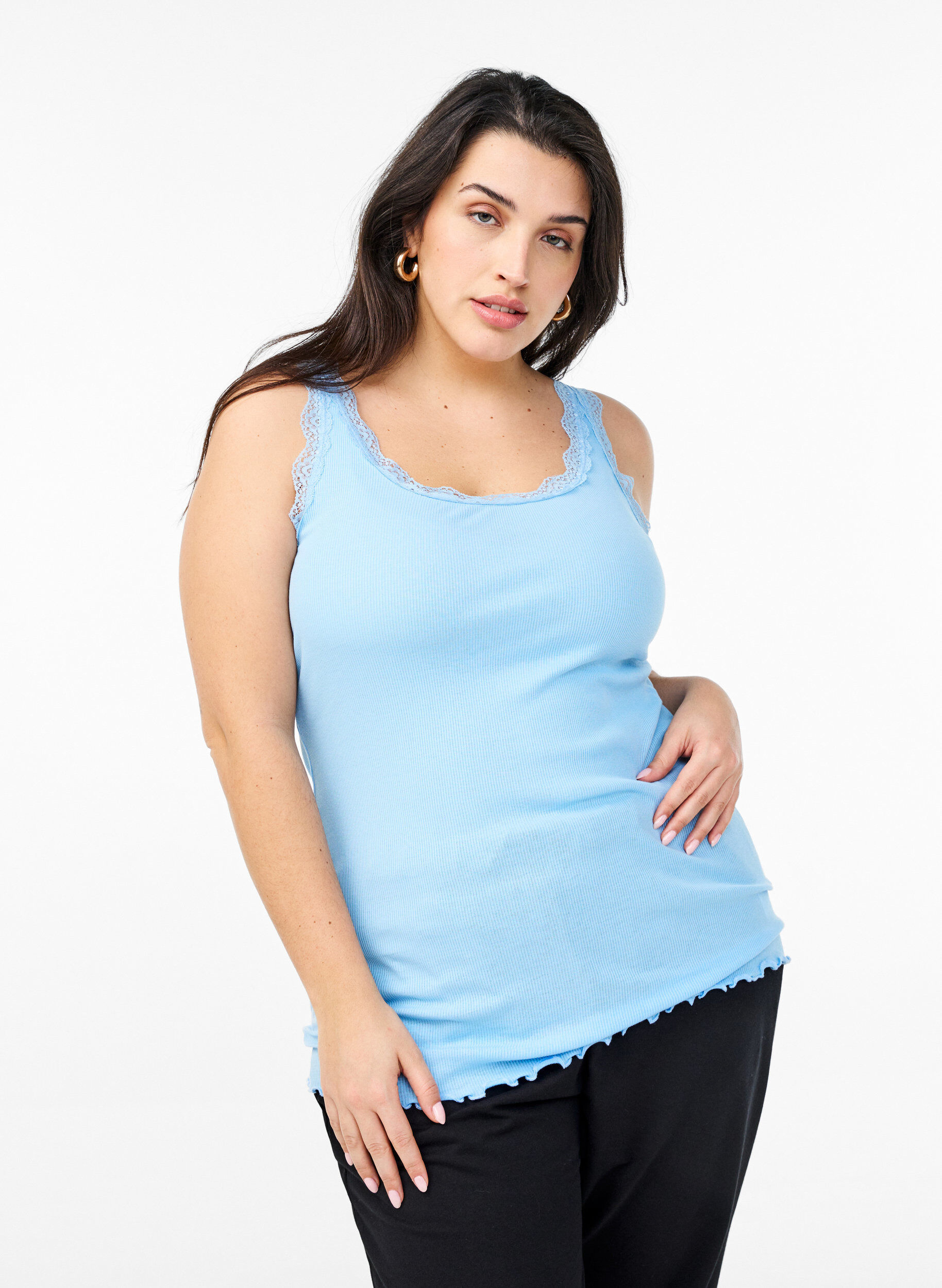 ZizziTop mit Spitzensaum, Blau, Model image number 0