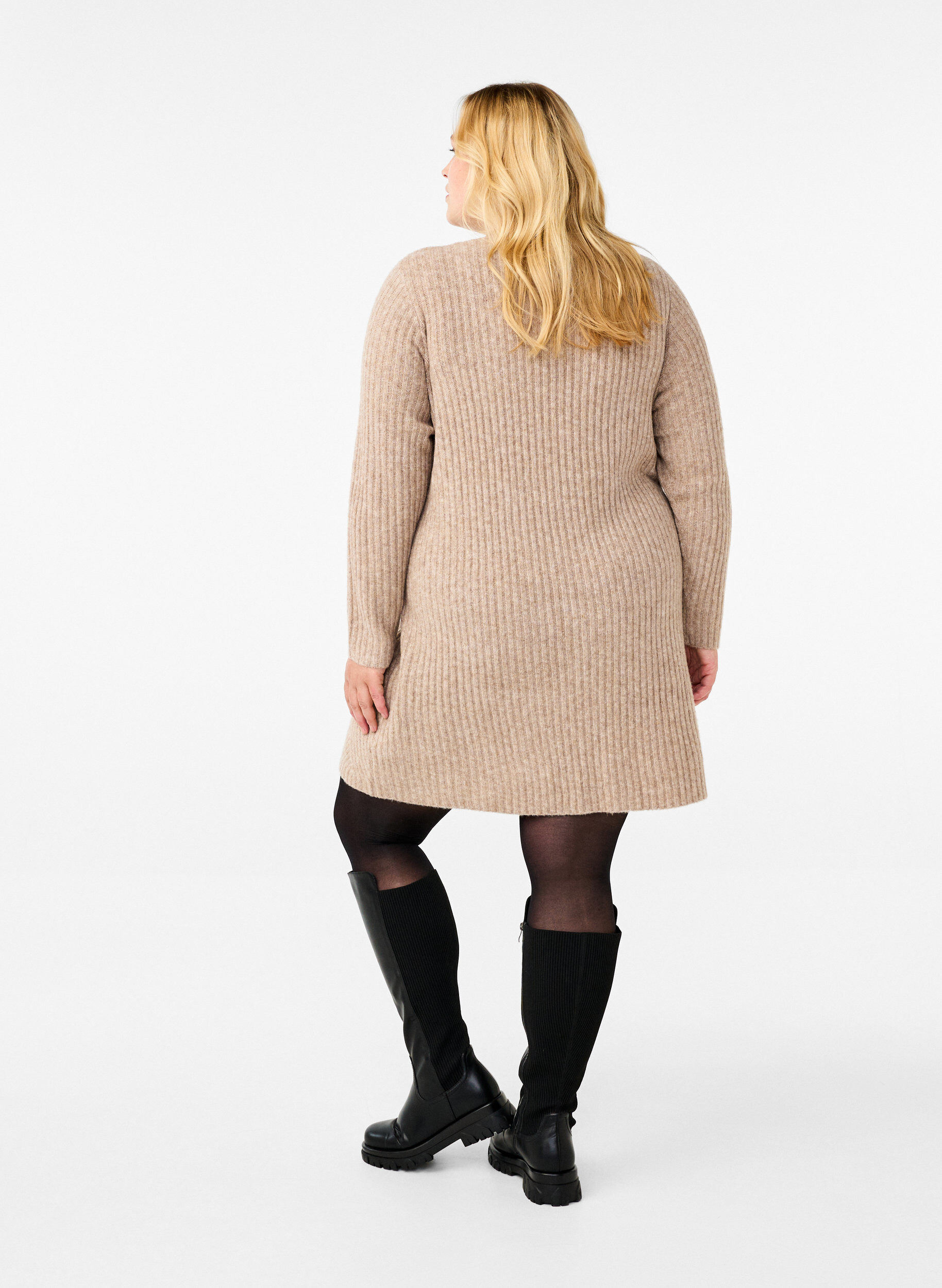 Zizzi Kurzes Rippstrickkleid mit Rundhalsausschnitt, Simply Taupe Mel., Model image number 1