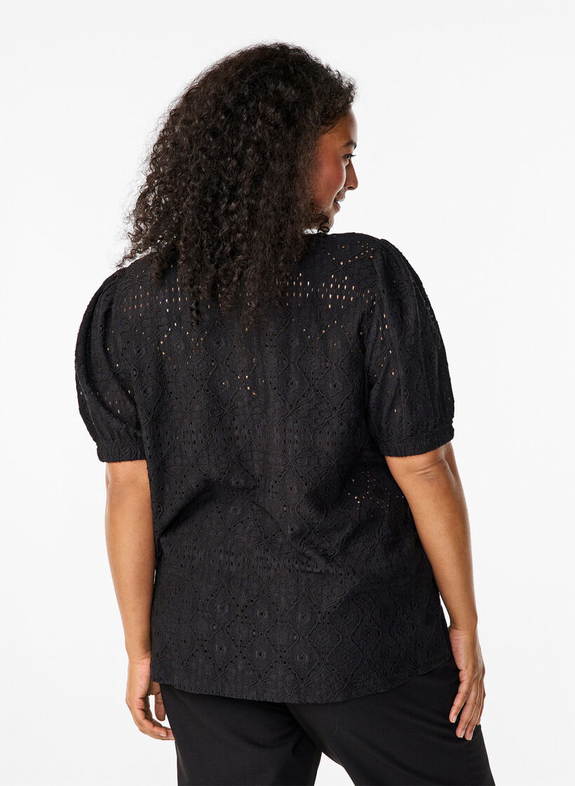  Kurzärmelige Bluse mit Lochmuster, Black, Model image number 1