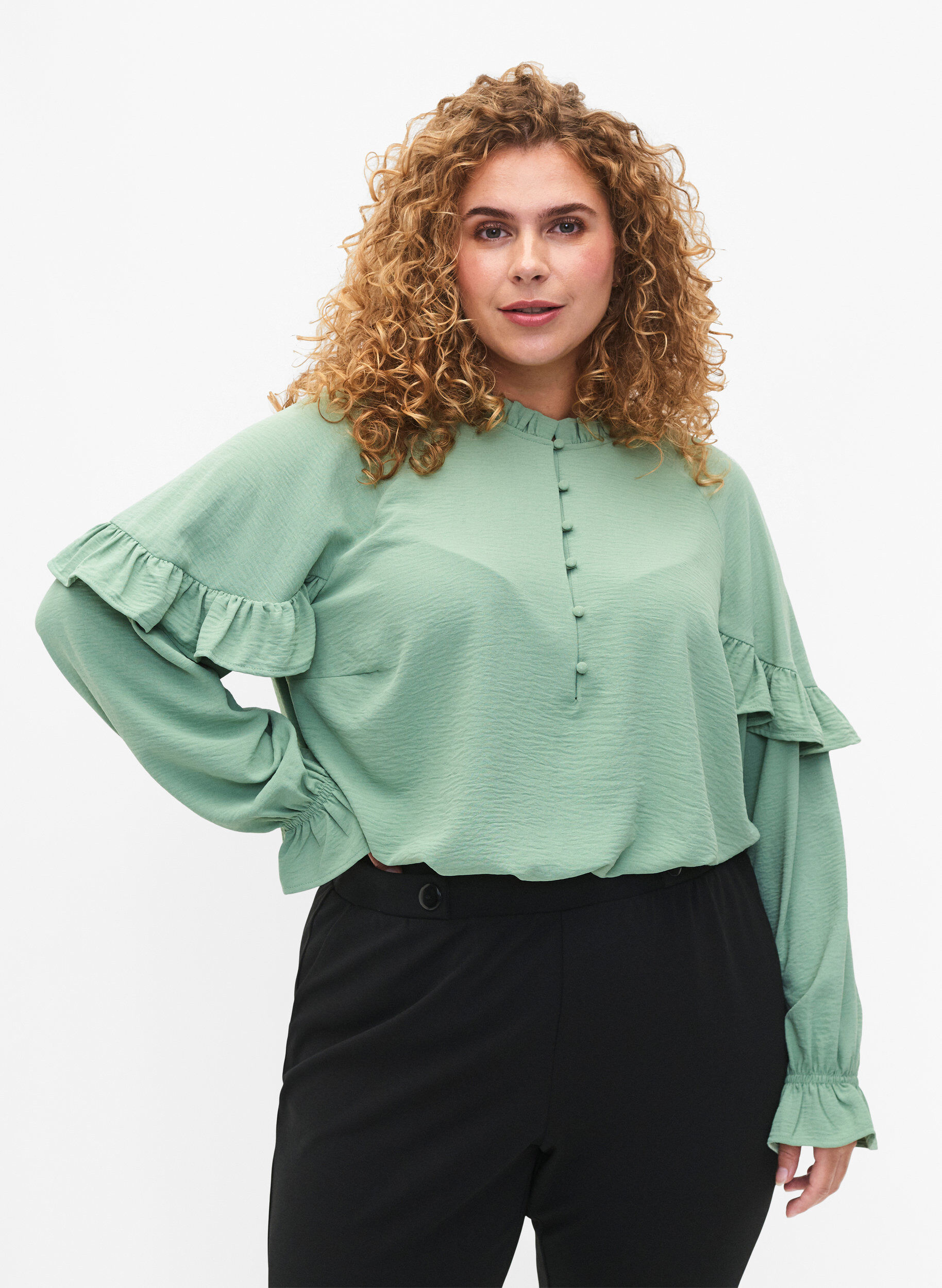 Zizzi Bluse mit R&uuml;schen und Kn&ouml;pfen, Green Bay, Model image number 0