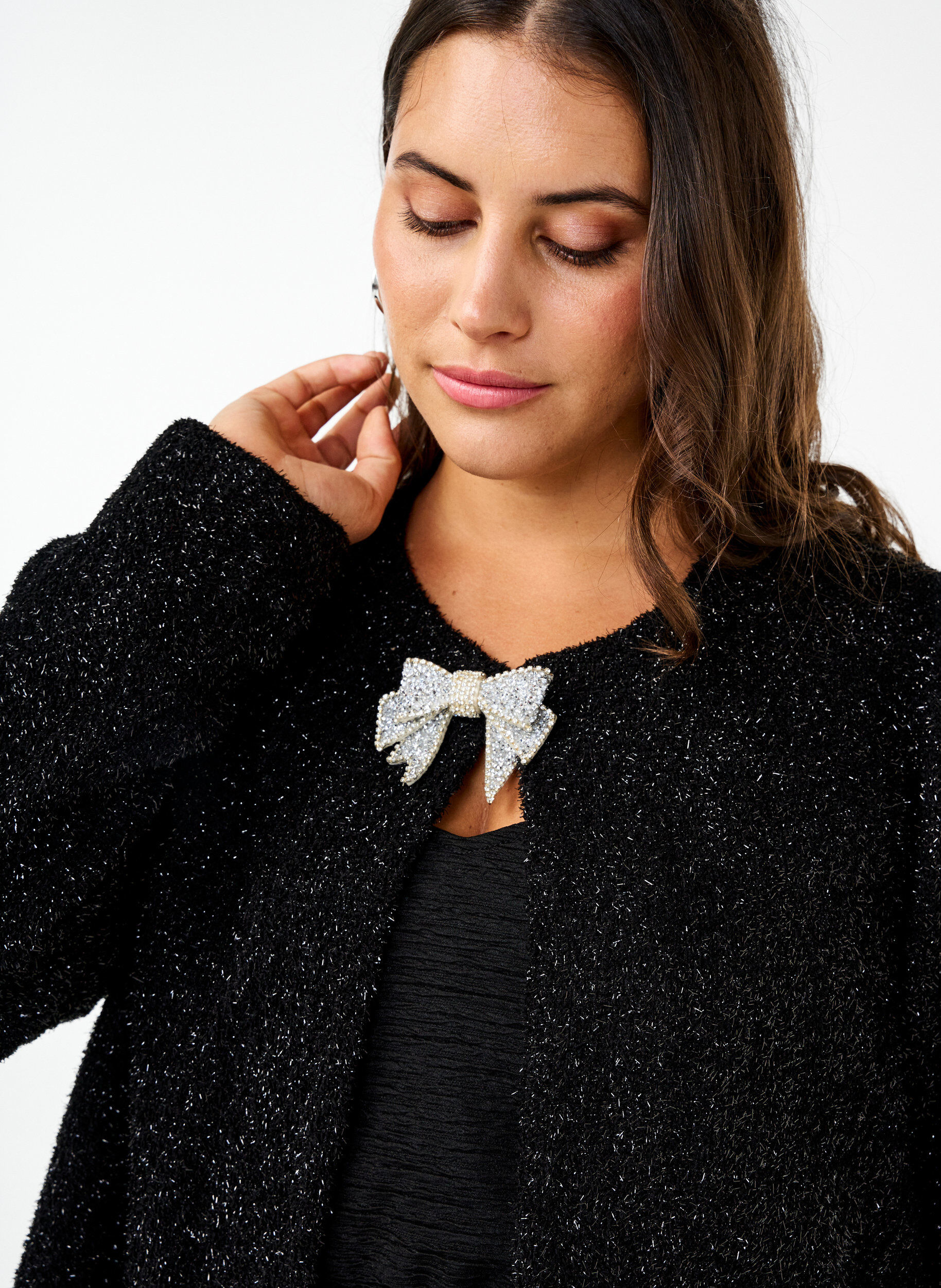 Zizzi Jacke mit Schleife und Glitzerfaden, Black, Model image number 2