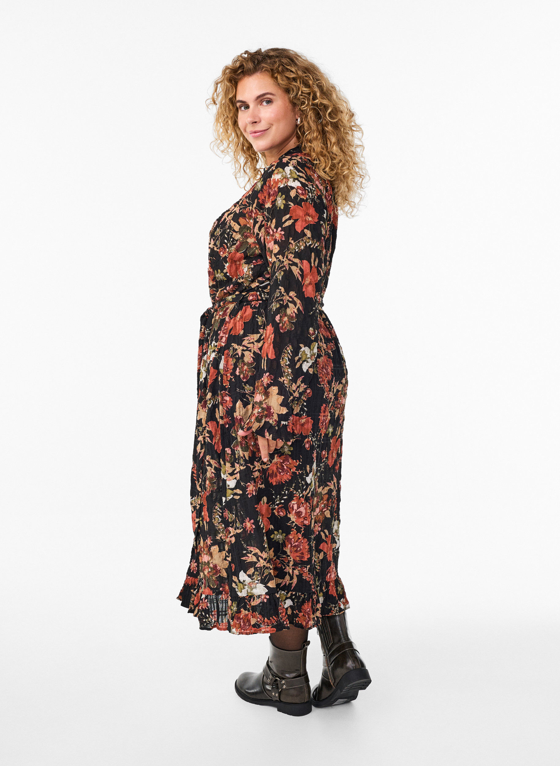 Zizzi Robe midi &agrave; imprim&eacute; floral avec ceinture amovible &agrave; nouer, Charbon, Model image number 1