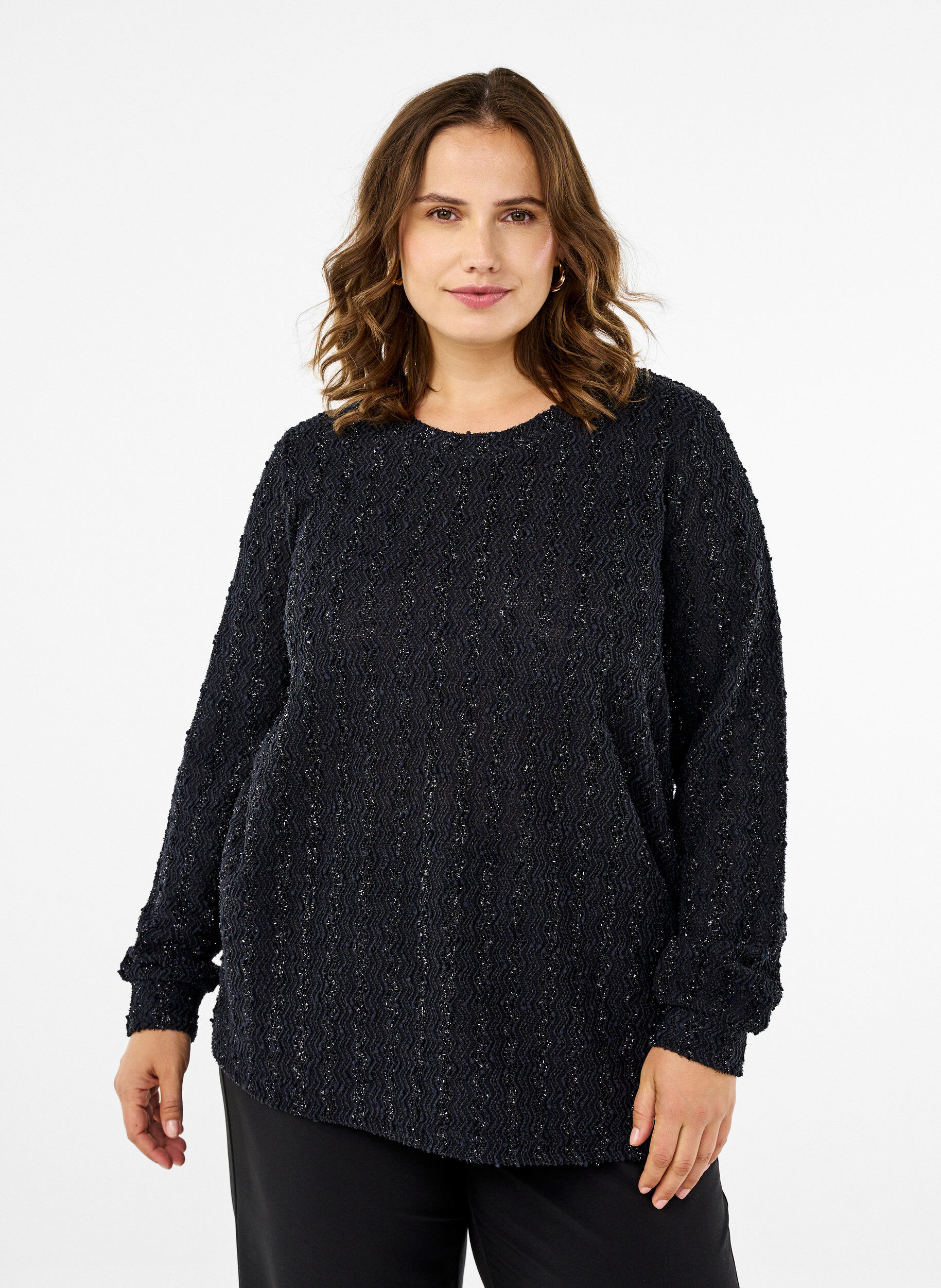 Zizzi Bluse mit schimmernder Struktur, Schwarz, Model image number 0
