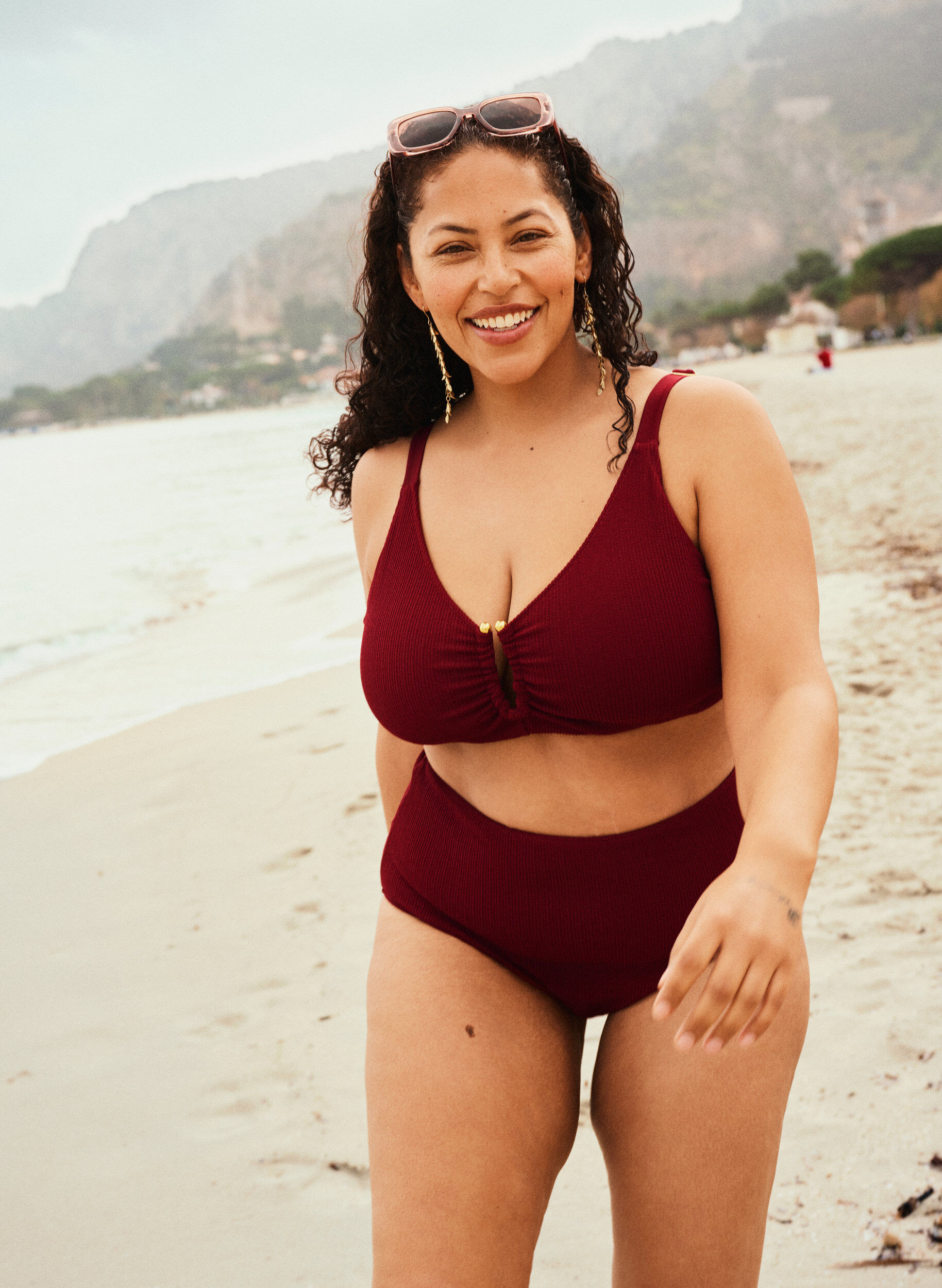 Haut de bikini textur&eacute; avec d&eacute;tail dor&eacute;