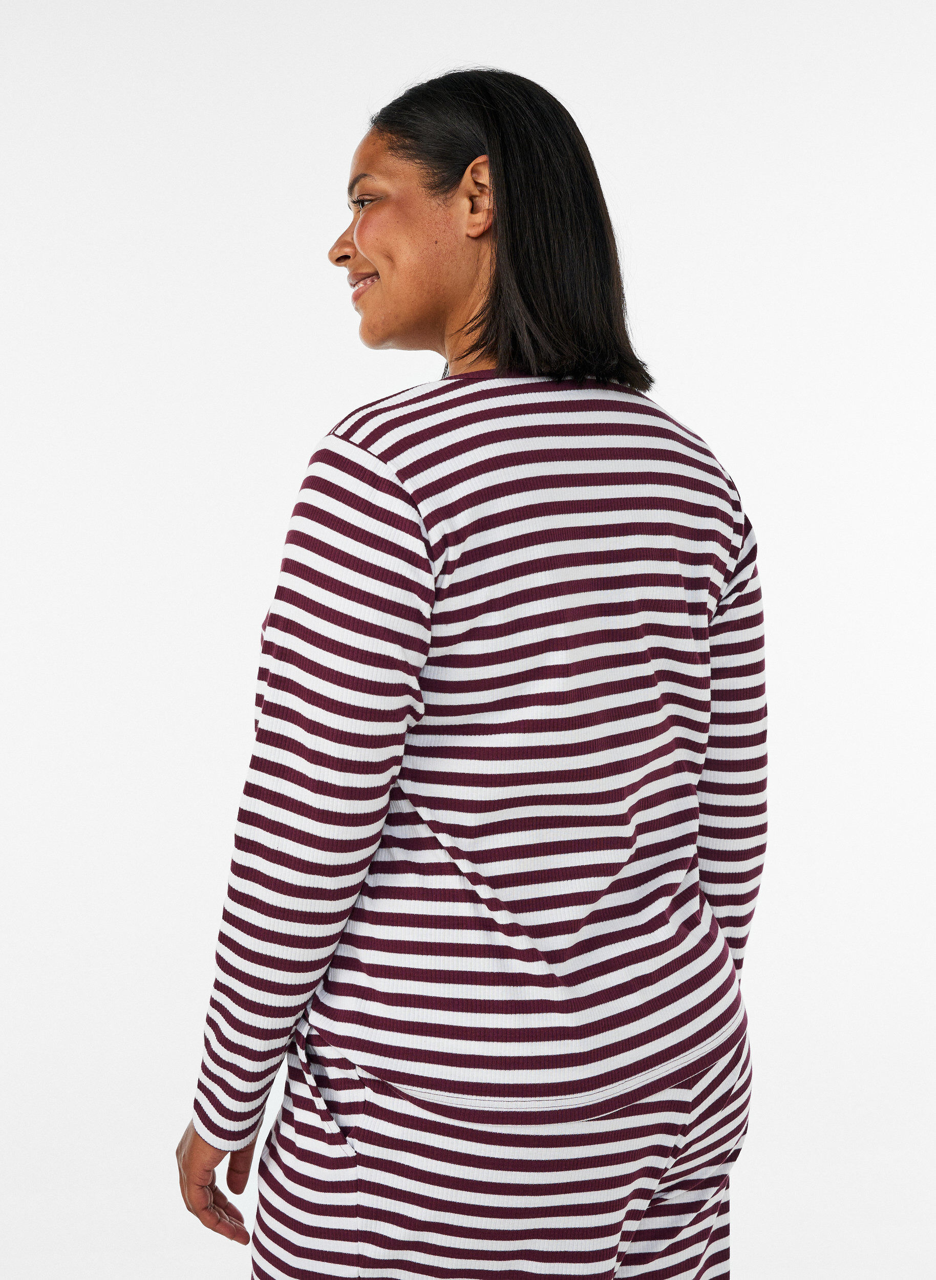 ZizziLang&auml;rmeliges Nachtoberteil aus geripptem Jersey mit Streifen, Rot, Model image number 2