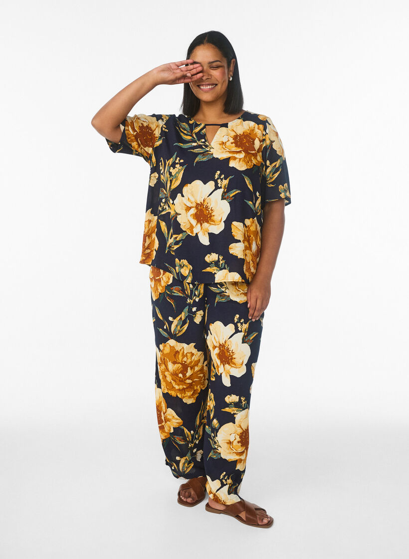 Kurz&auml;rmelige Bluse aus Viskose mit Print, Blau, Model image number 1