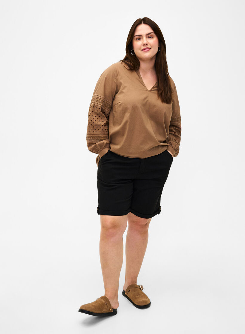 Kurze Hosen im Chino-Stil mit Taschen, Black, Model image number 3