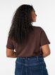 Einfarbiges basic T-Shirt aus Baumwolle, Braun, Model image number 2