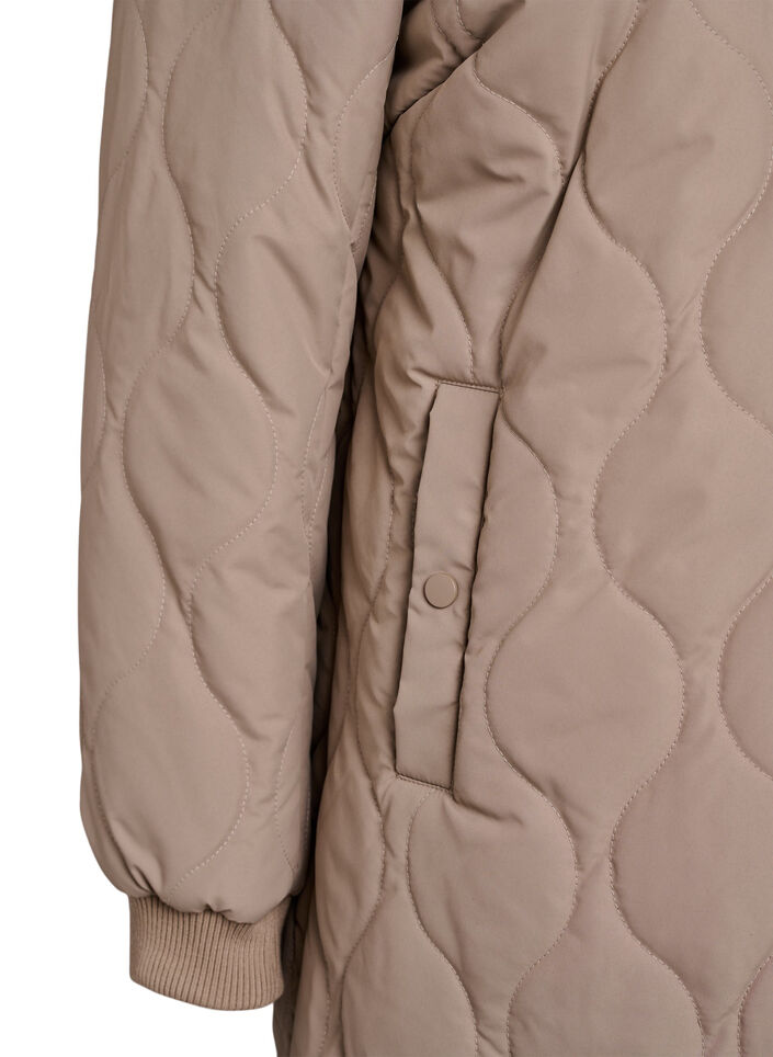 Mittellange Steppjacke mit Kapuze, Braun, Packshot
