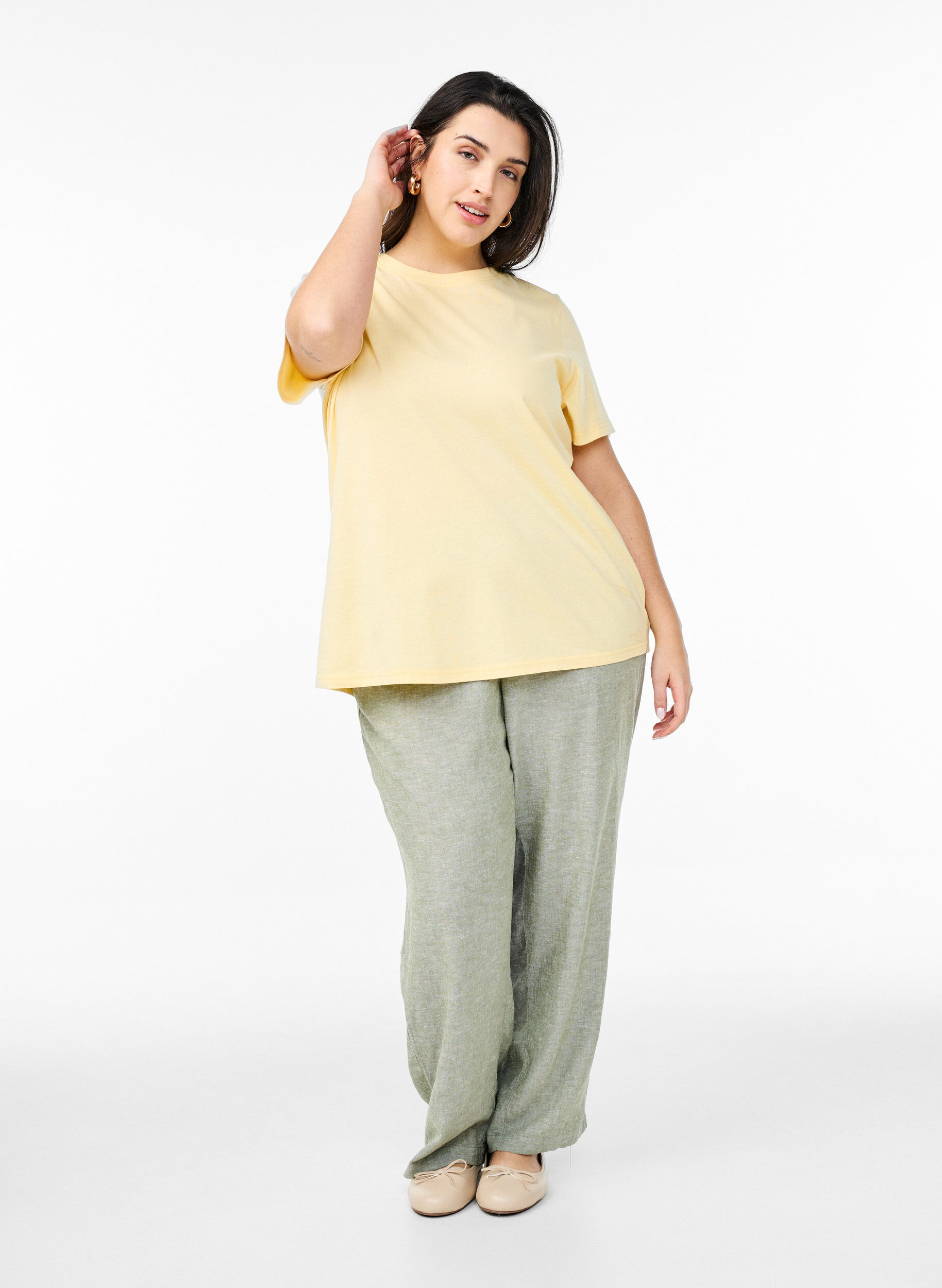 Zizzi Basic T-Shirt aus Baumwolle mit Rundhalsausschnitt, Gelb, Model image number 1