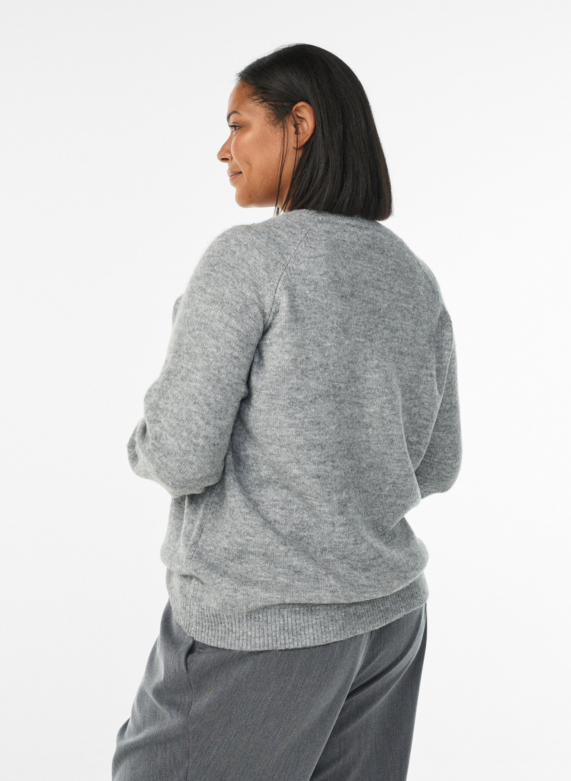 Zizzi Pullover mit Perlenstickerei, Grau, Model image number 2