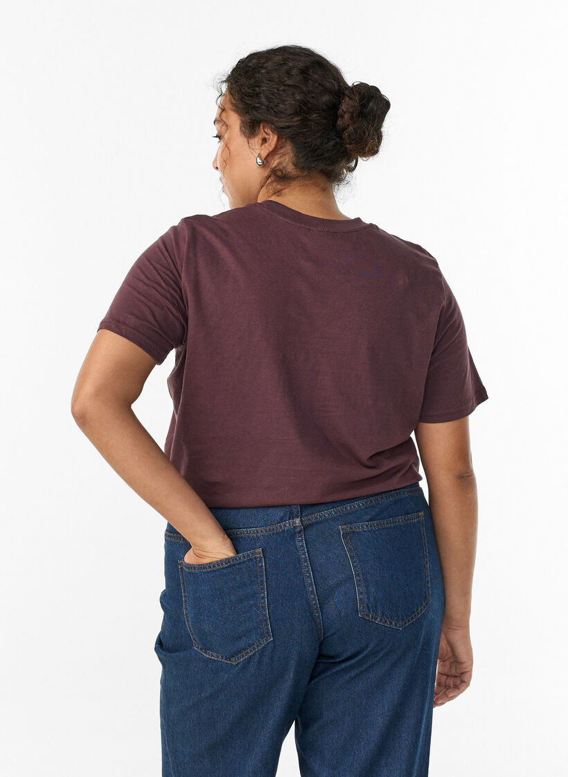 Basic T-Shirt aus Baumwolle mit Rundhalsausschnitt, Dunkles Bordeaux, Model image number 2