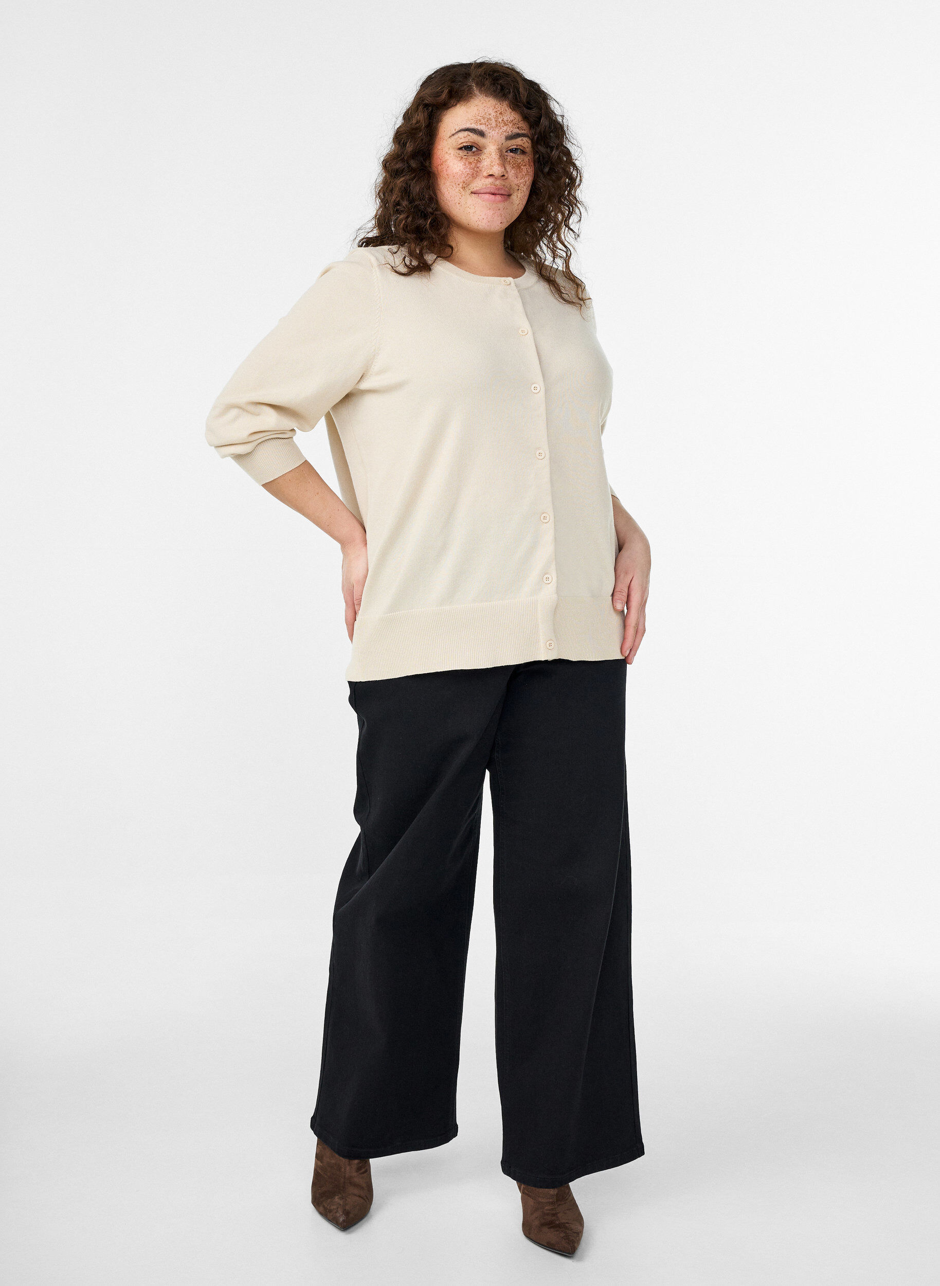 Zizzi FLASH - Feinstrick-Strickjacke mit Rundhalsausschnitt, Beige, Model image number 1