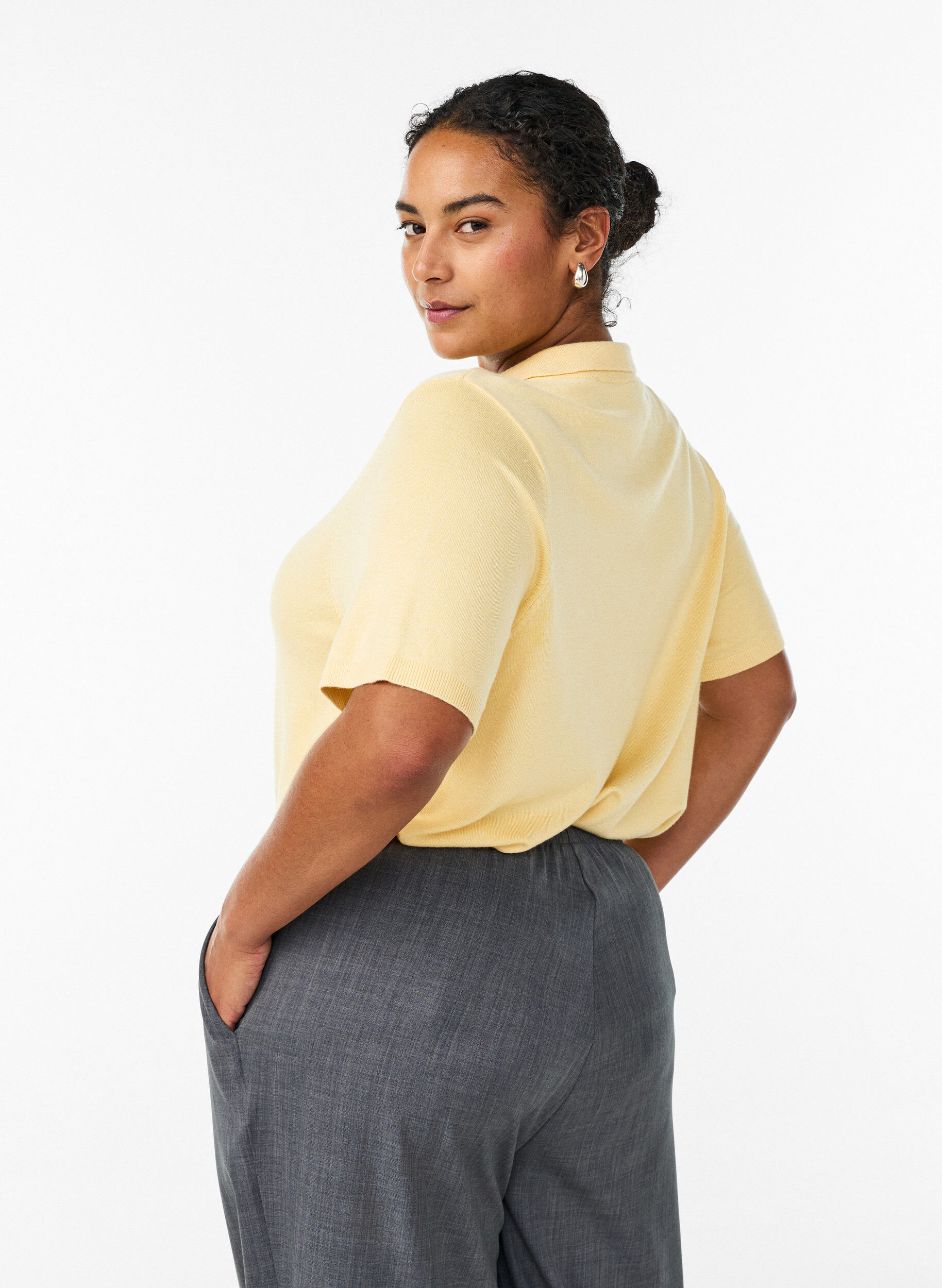 Zizzi Polo en maille fine &agrave; manches courtes, Jaune clair, Model image number 2