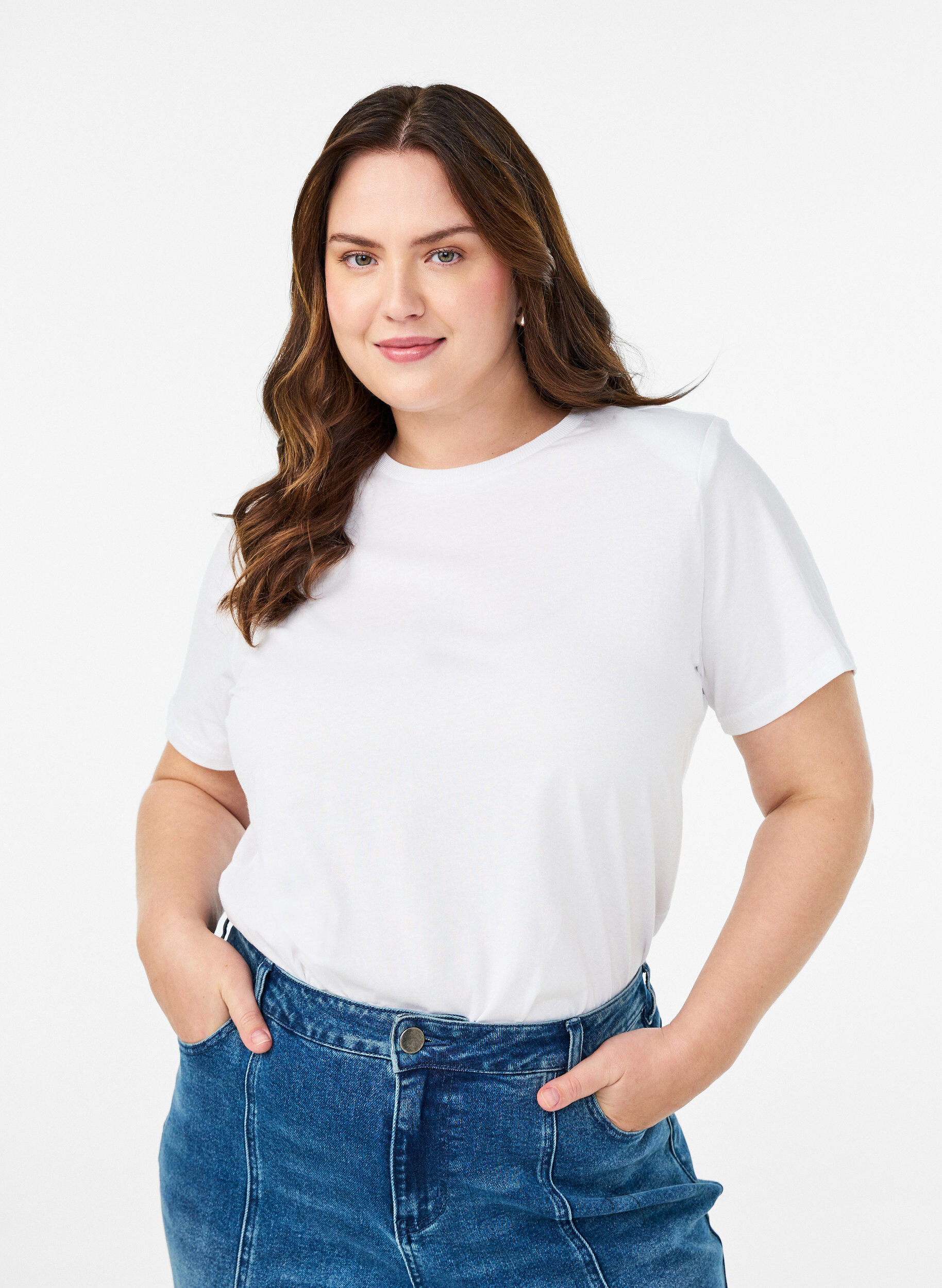 T-shirt basic en coton avec &eacute;paulettes, Blanc, Model