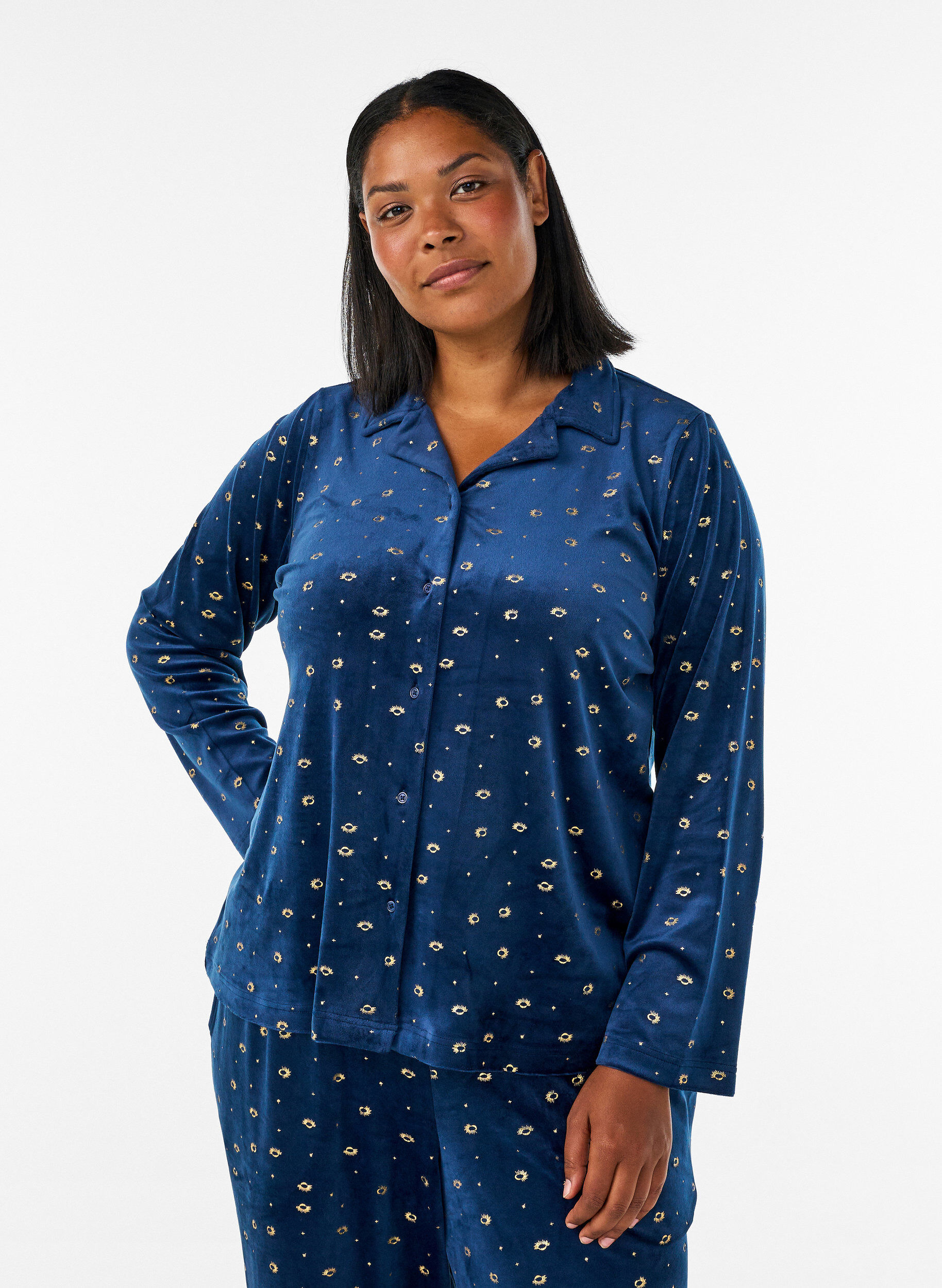 Pyjamaoberteil aus Velours mit Allover-Print, Blau, Model