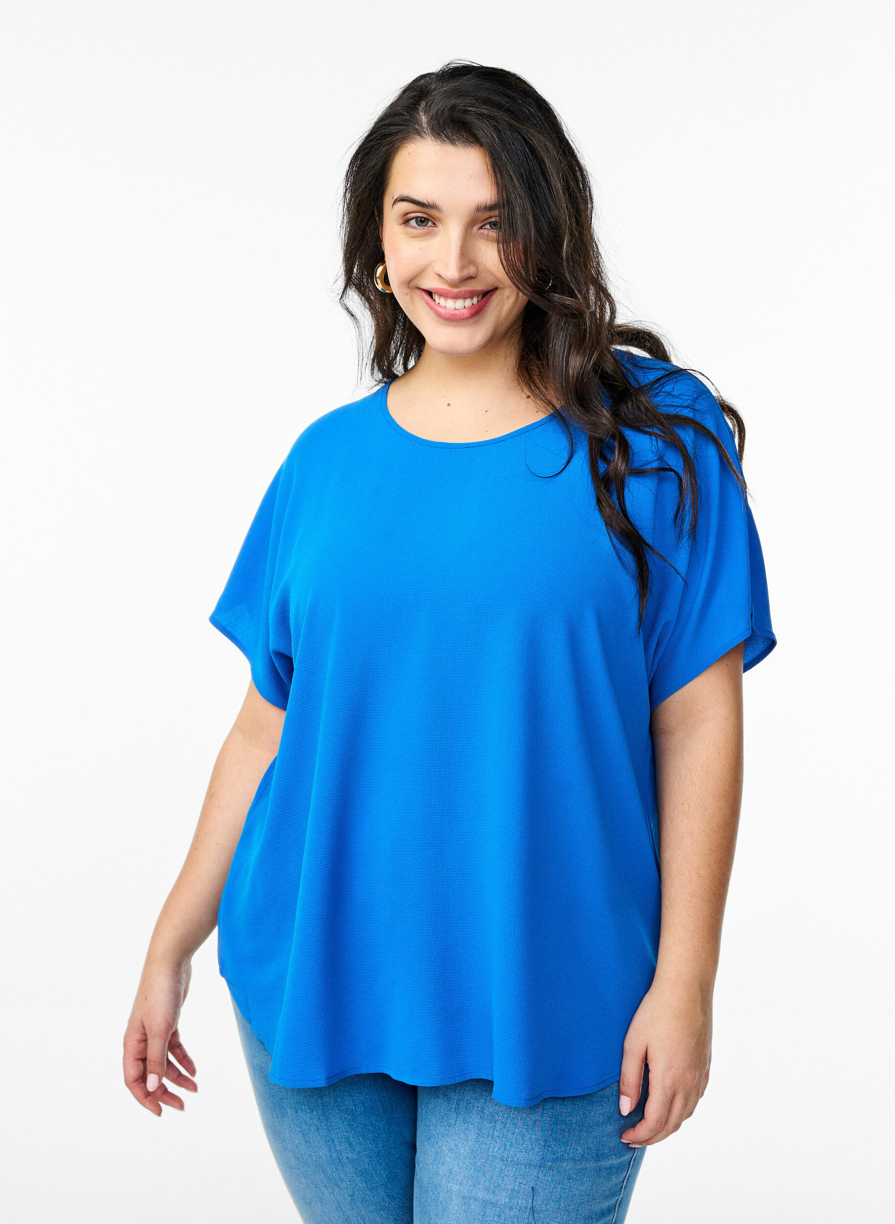 Bluse mit kurzen &Auml;rmeln und einem Rundhalsausschnitt, Blau, Model