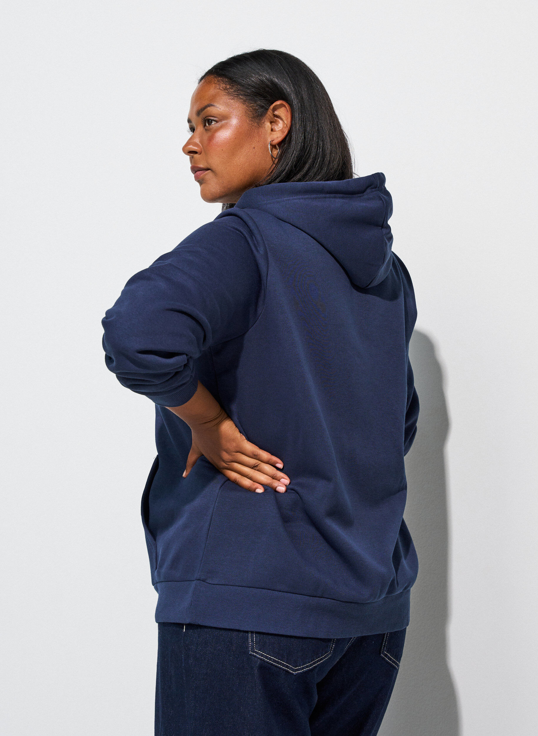 ZizziKapuzensweatshirt mit Rei&szlig;verschluss und Taschen, Blau, Model image number 2