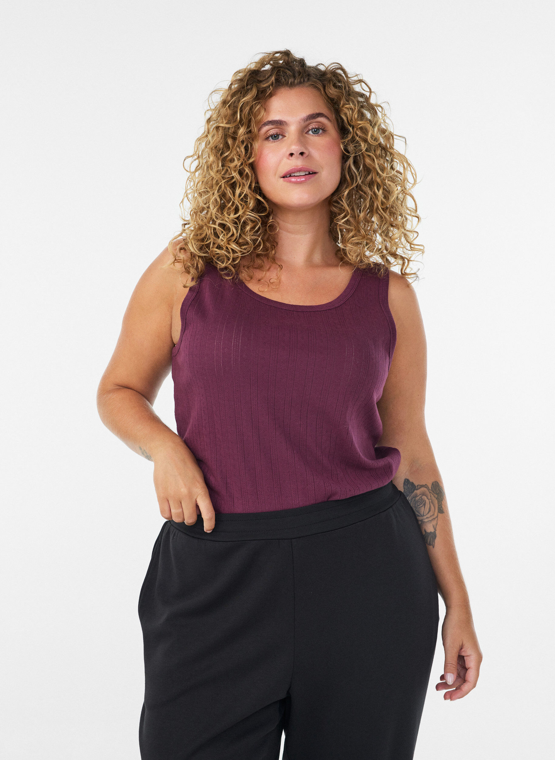 Nachthemd aus Bio-Baumwolle mit Strukturmuster, Dunkles Bordeaux, Model