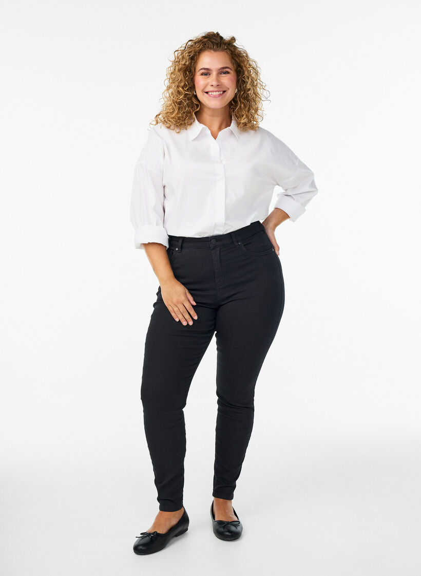 Amy Super Slim Fit Jeans mit hoher Taille, Schwarz, Model image number 0