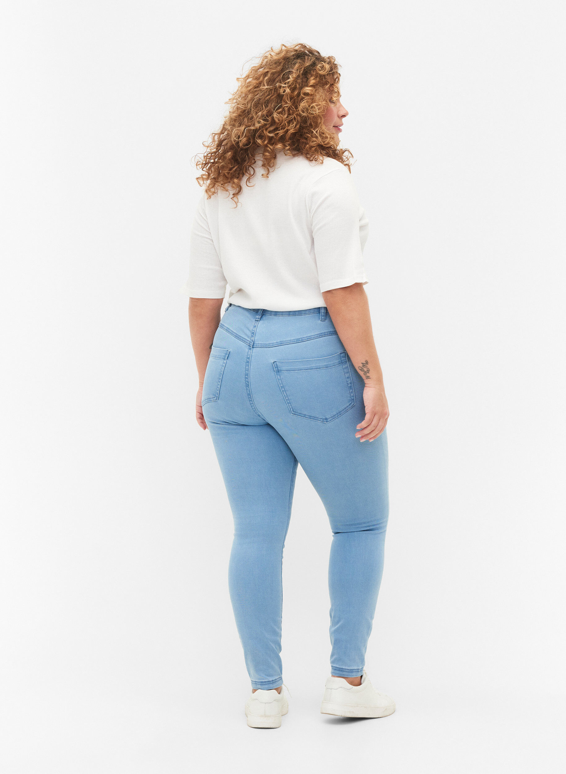 Zizzi Extra schmale Amy Jeans mit hoher Taille, Ex Lt Blue, Model image number 1