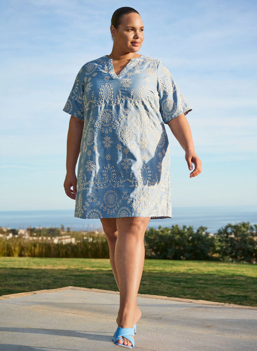 Kleid mit dekorativem Lochmuster, Blau, Image image number 0